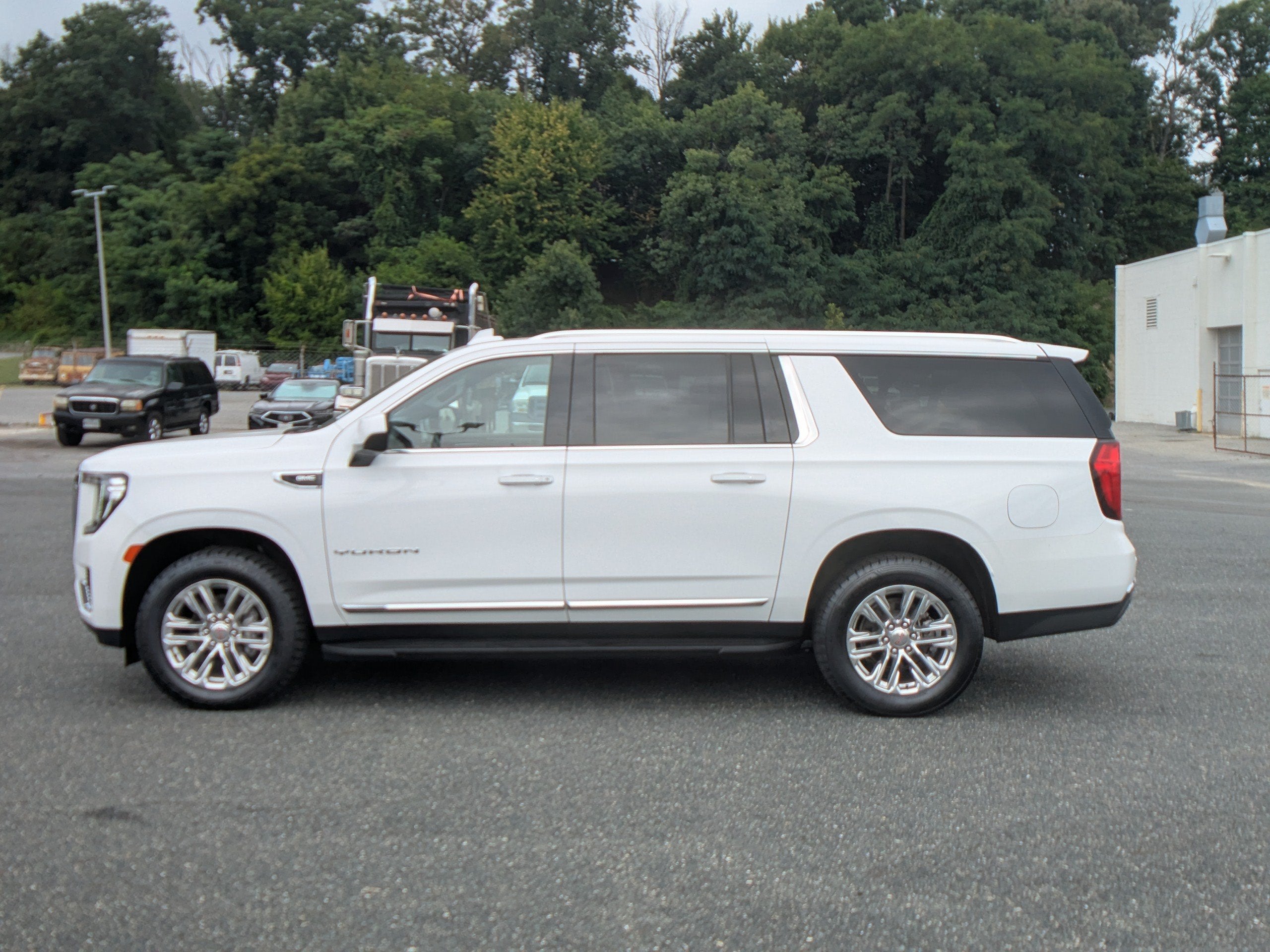 2024 GMC Yukon XL SLT