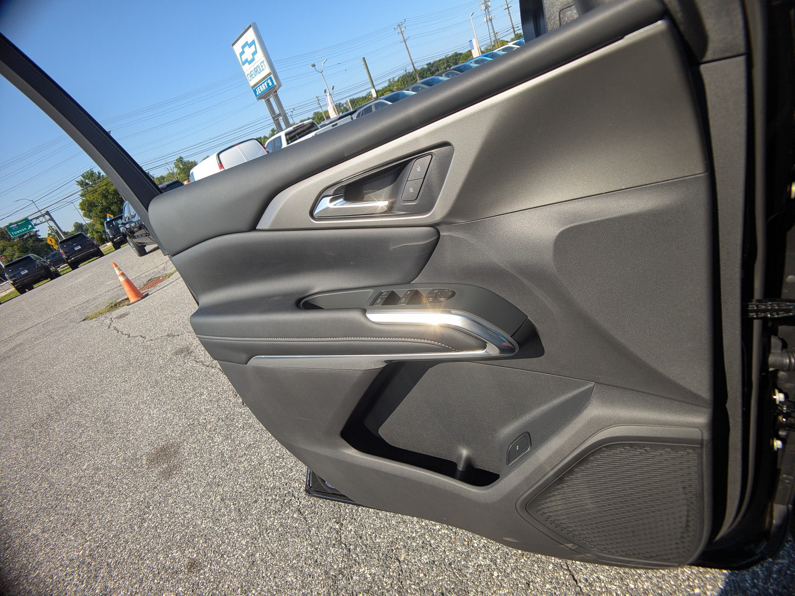 2027 Chevrolet Traverse LT - Photo 22