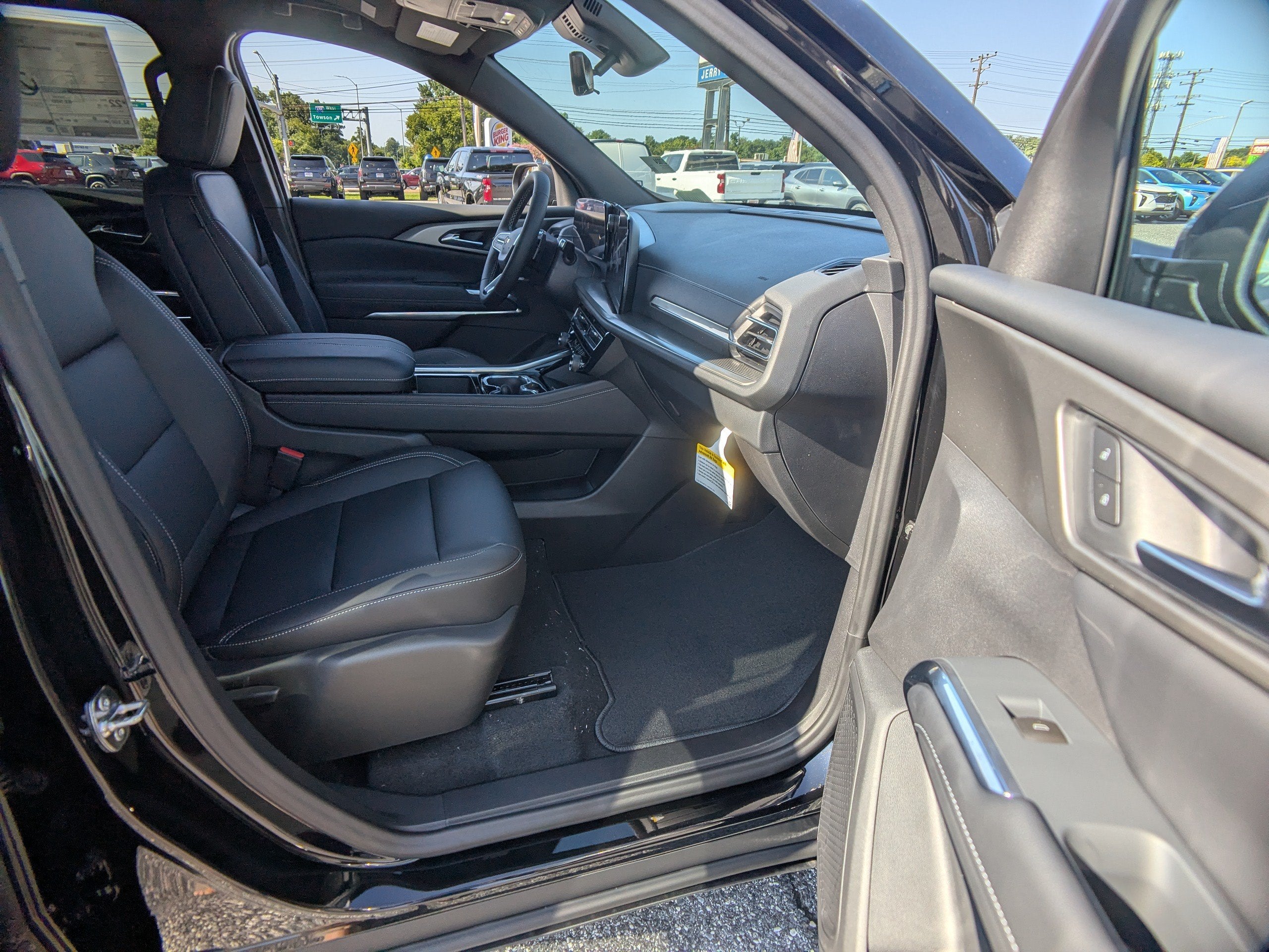 2027 Chevrolet Traverse LT - Photo 9