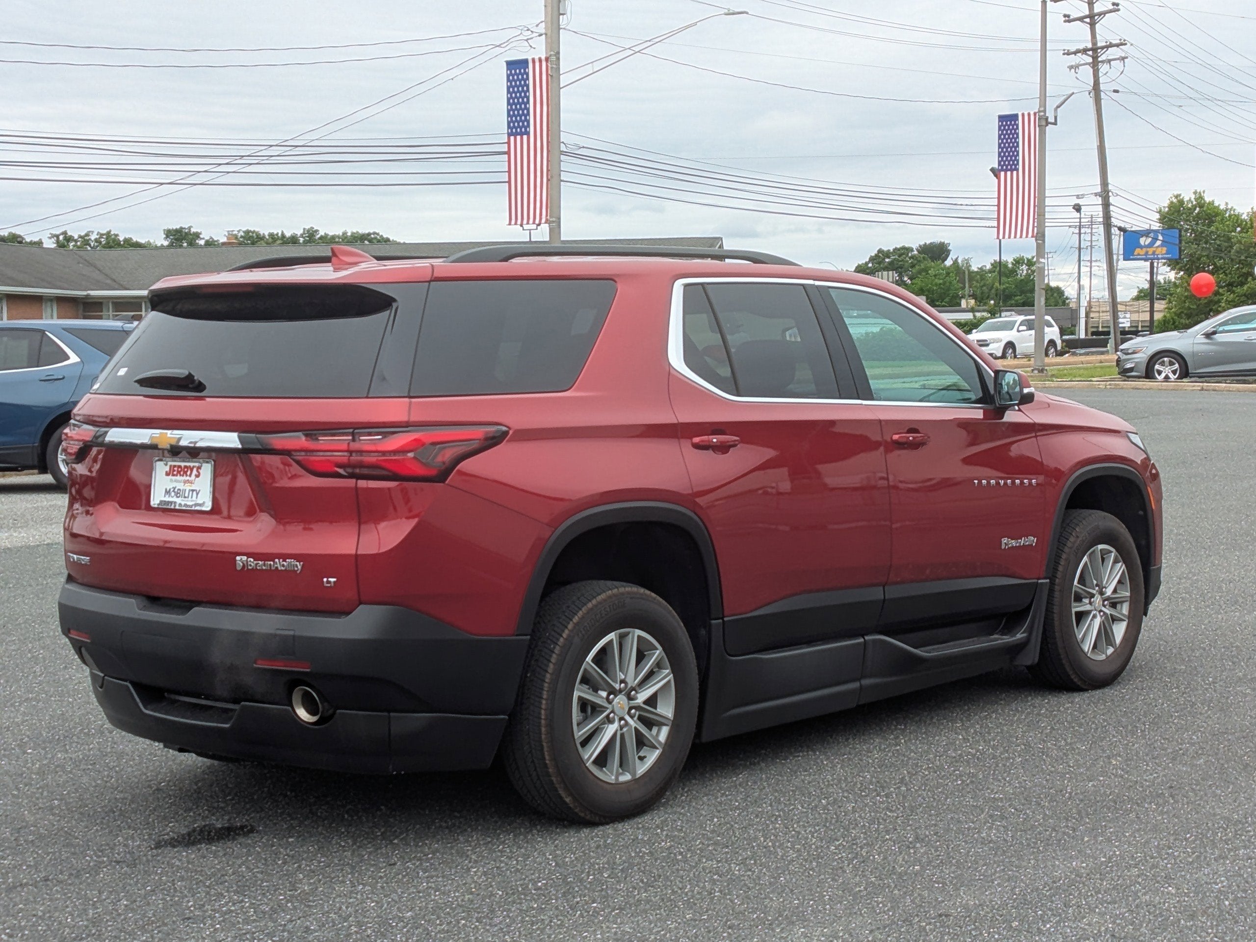 2023 Chevrolet Traverse LT Cloth