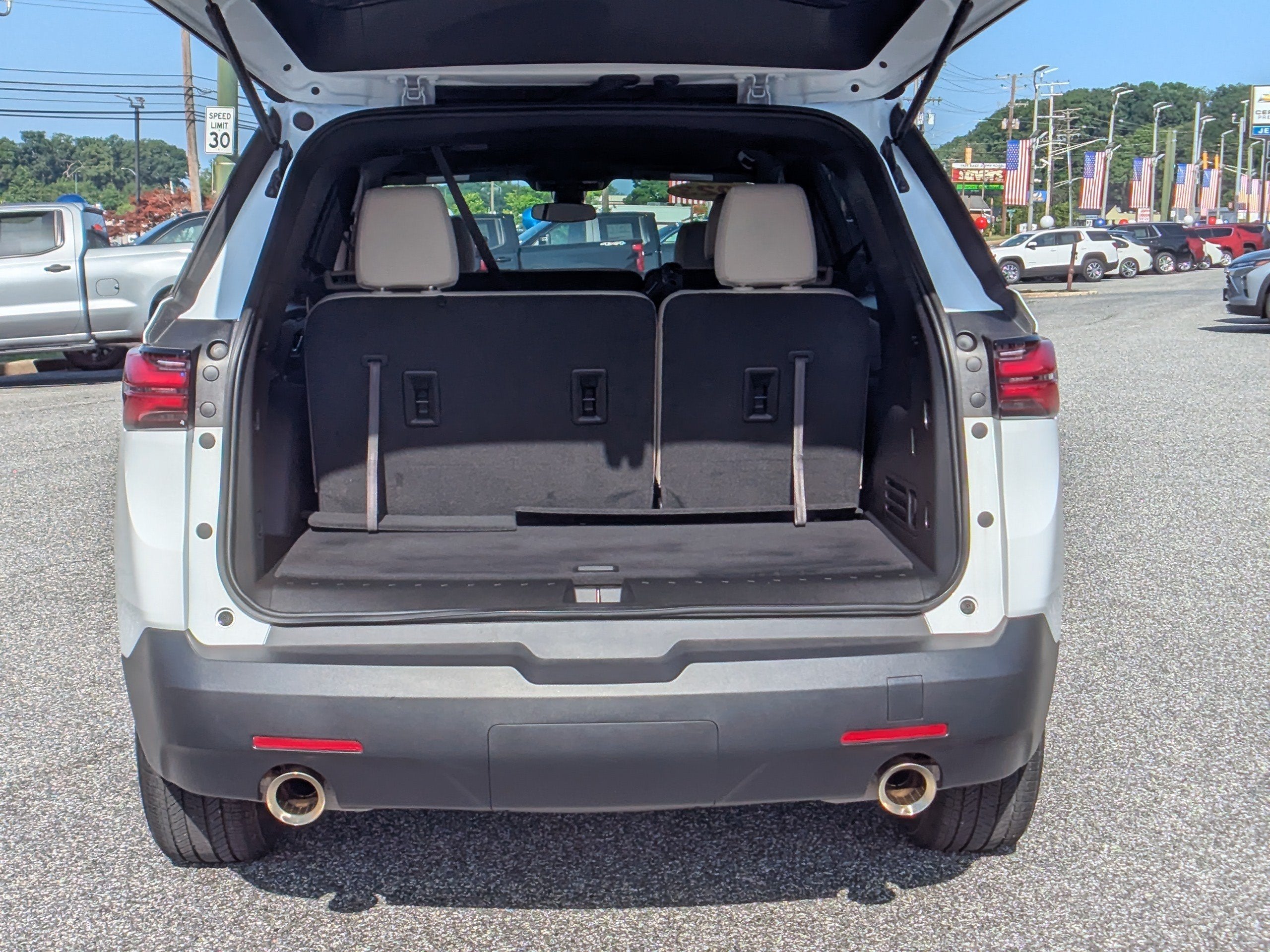 2023 Chevrolet Traverse LS