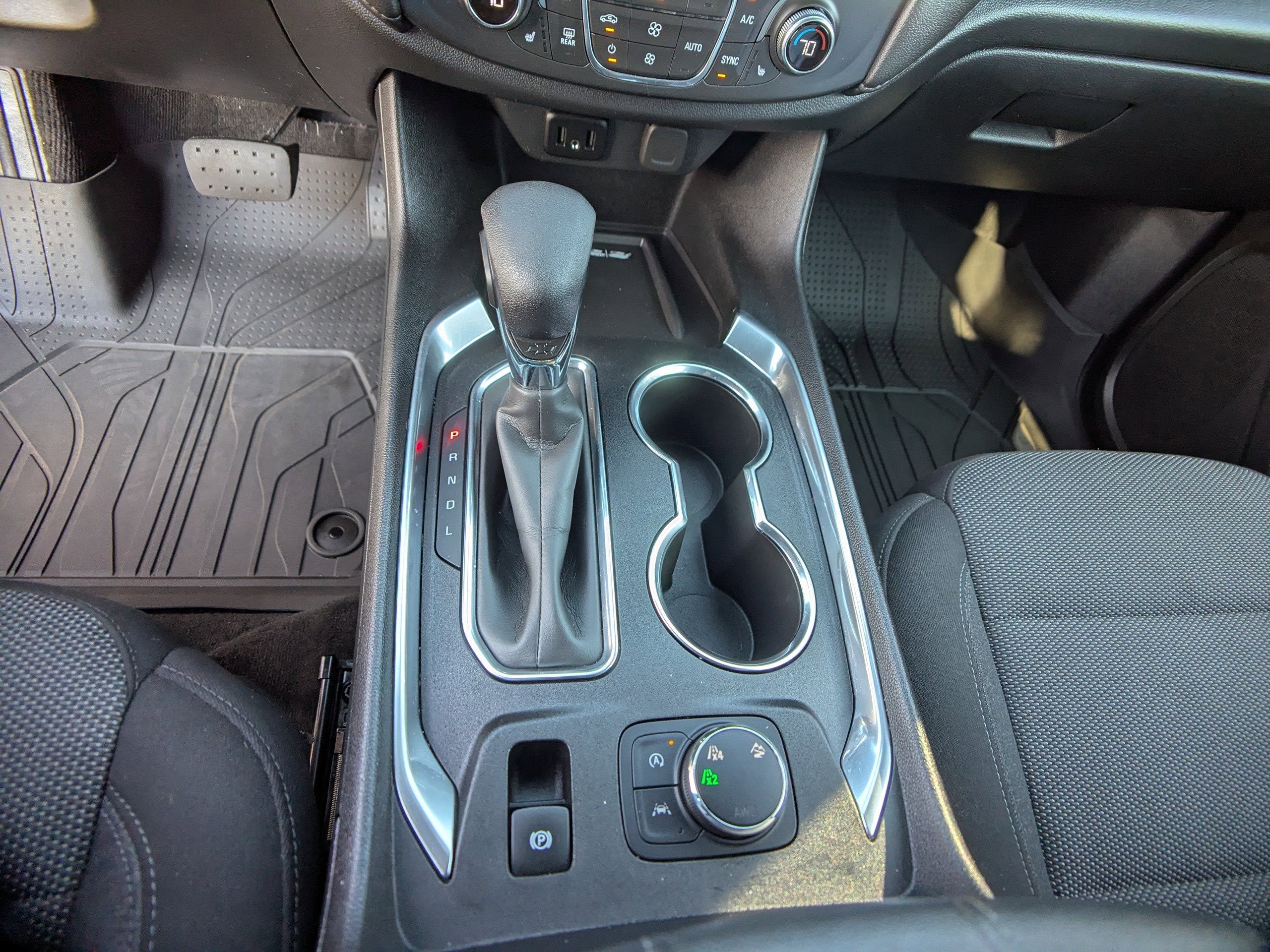 2022 Chevrolet Traverse LT Cloth