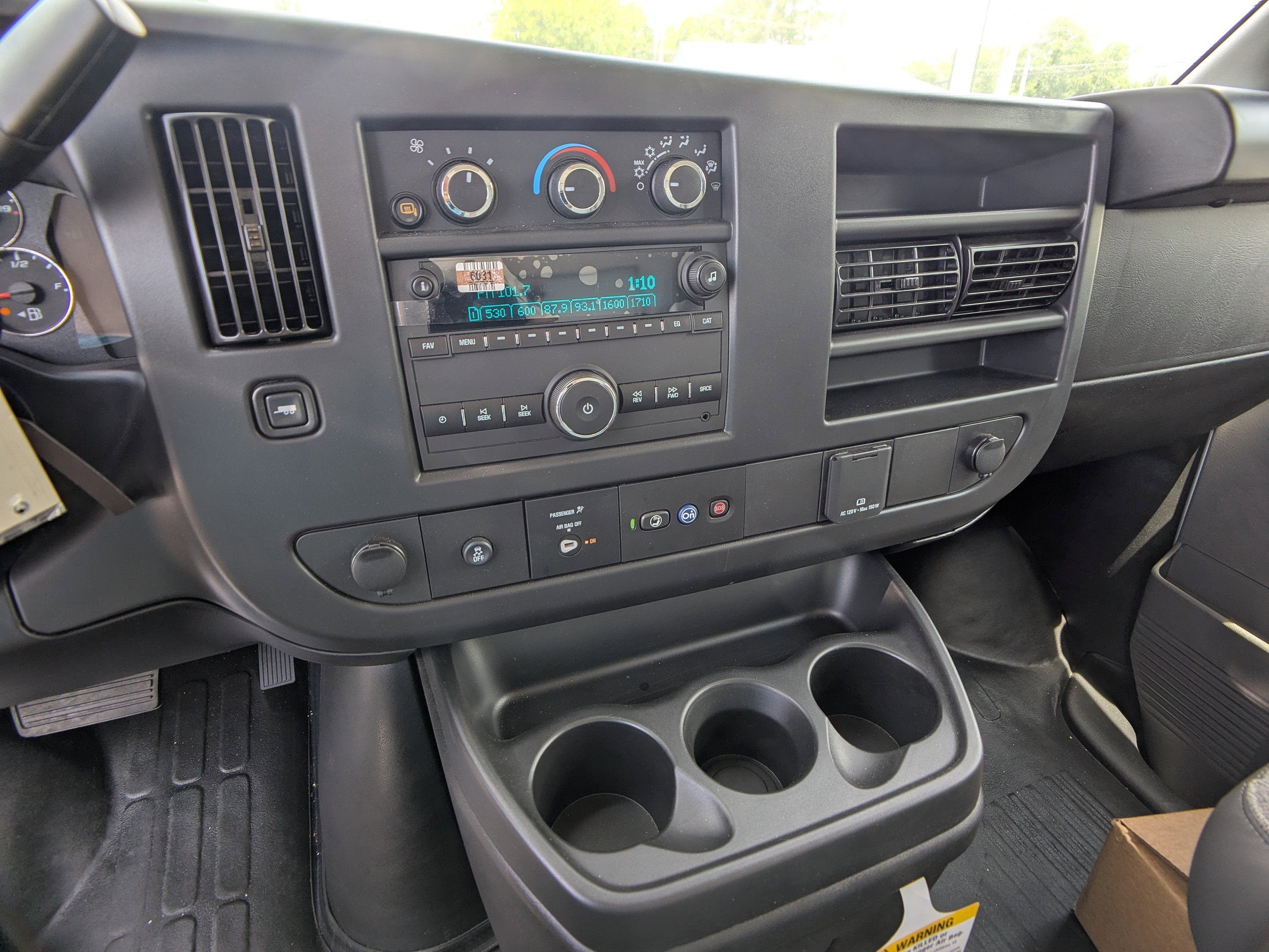 2025 Chevrolet Express Cutaway 3500 1WT