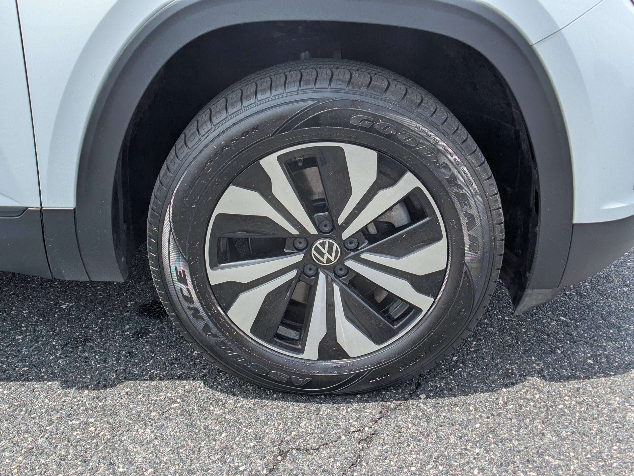 2024 Volkswagen Atlas 2.0T SE