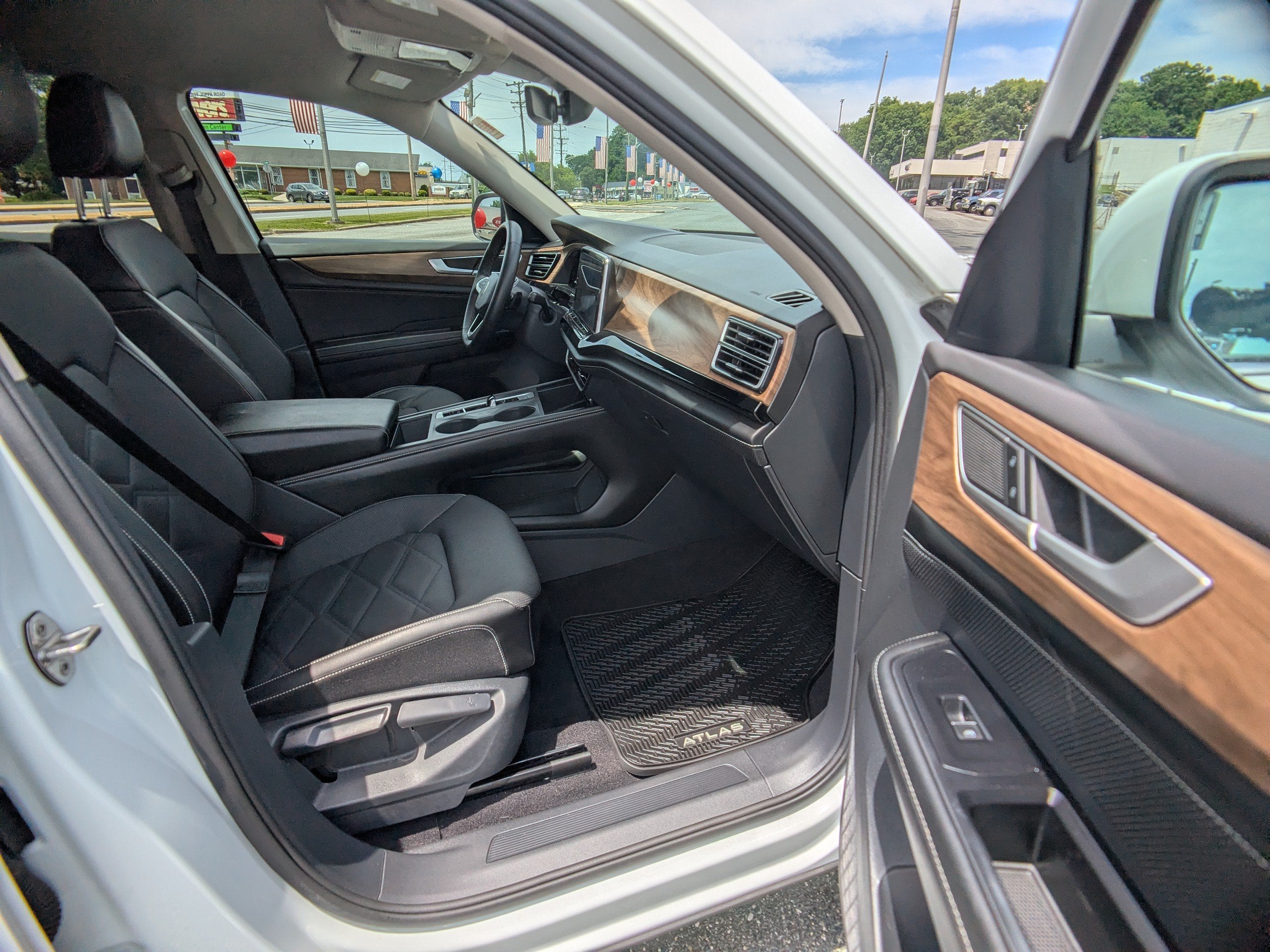 2024 Volkswagen Atlas 2.0T SE