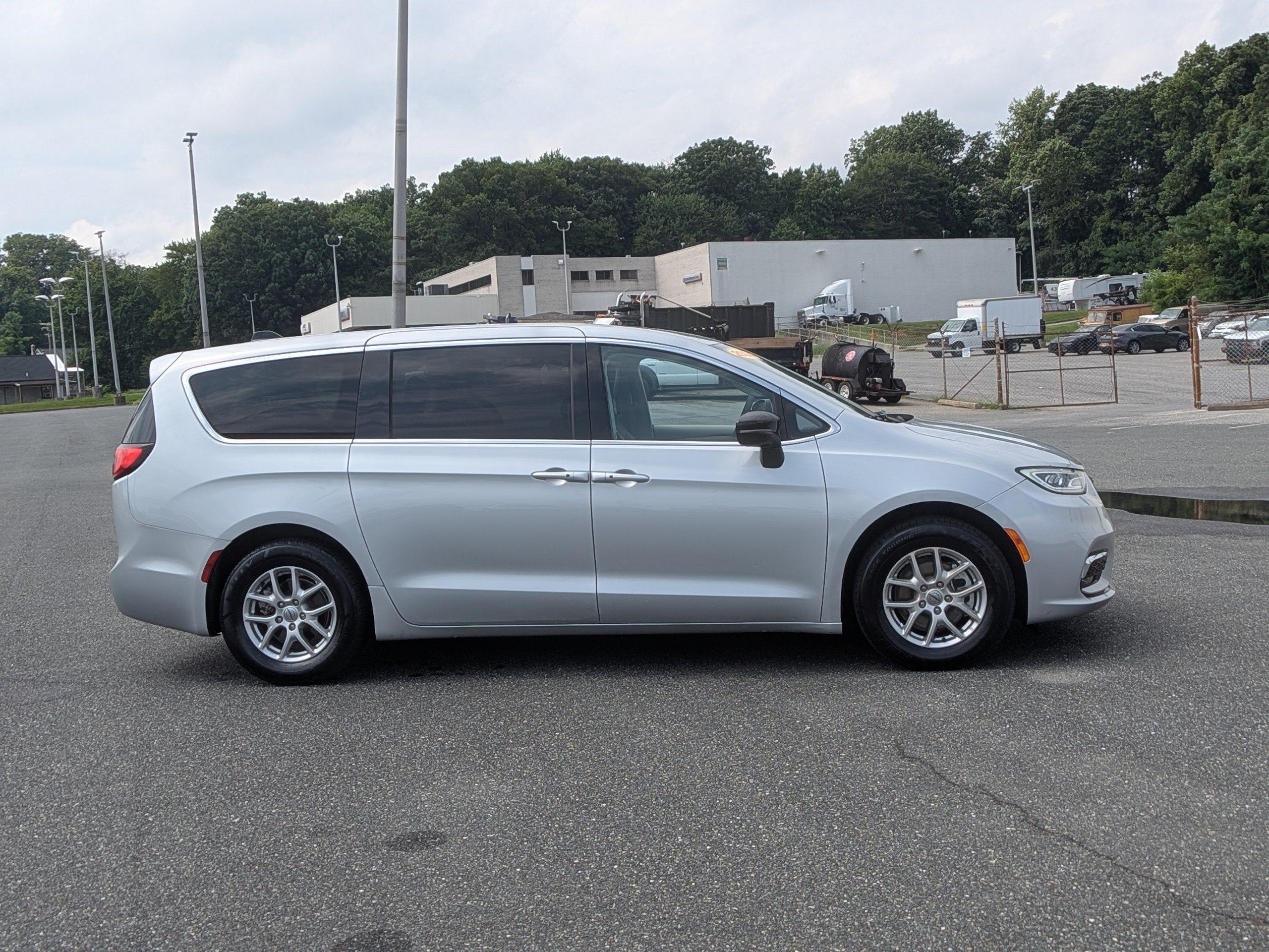 2024 Chrysler Pacifica Touring L
