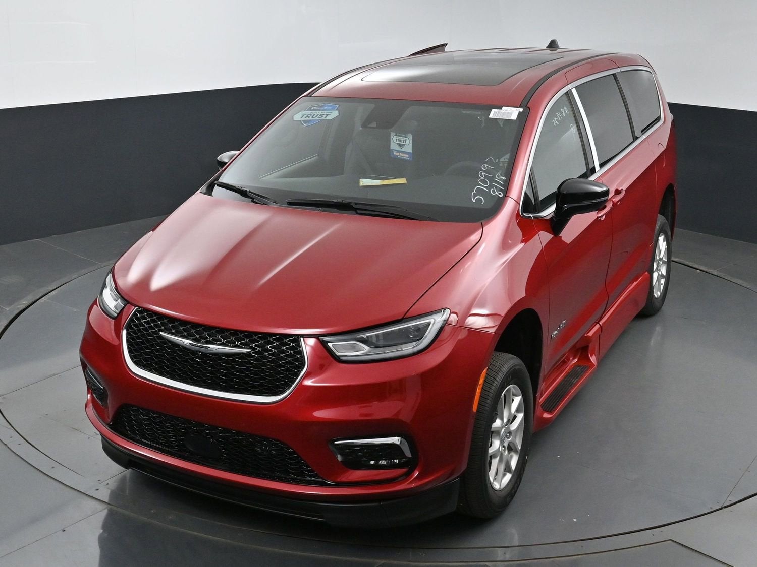 2025 Chrysler Pacifica Select