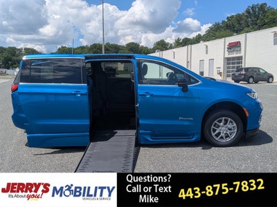 2026 Chrysler Pacifica Select