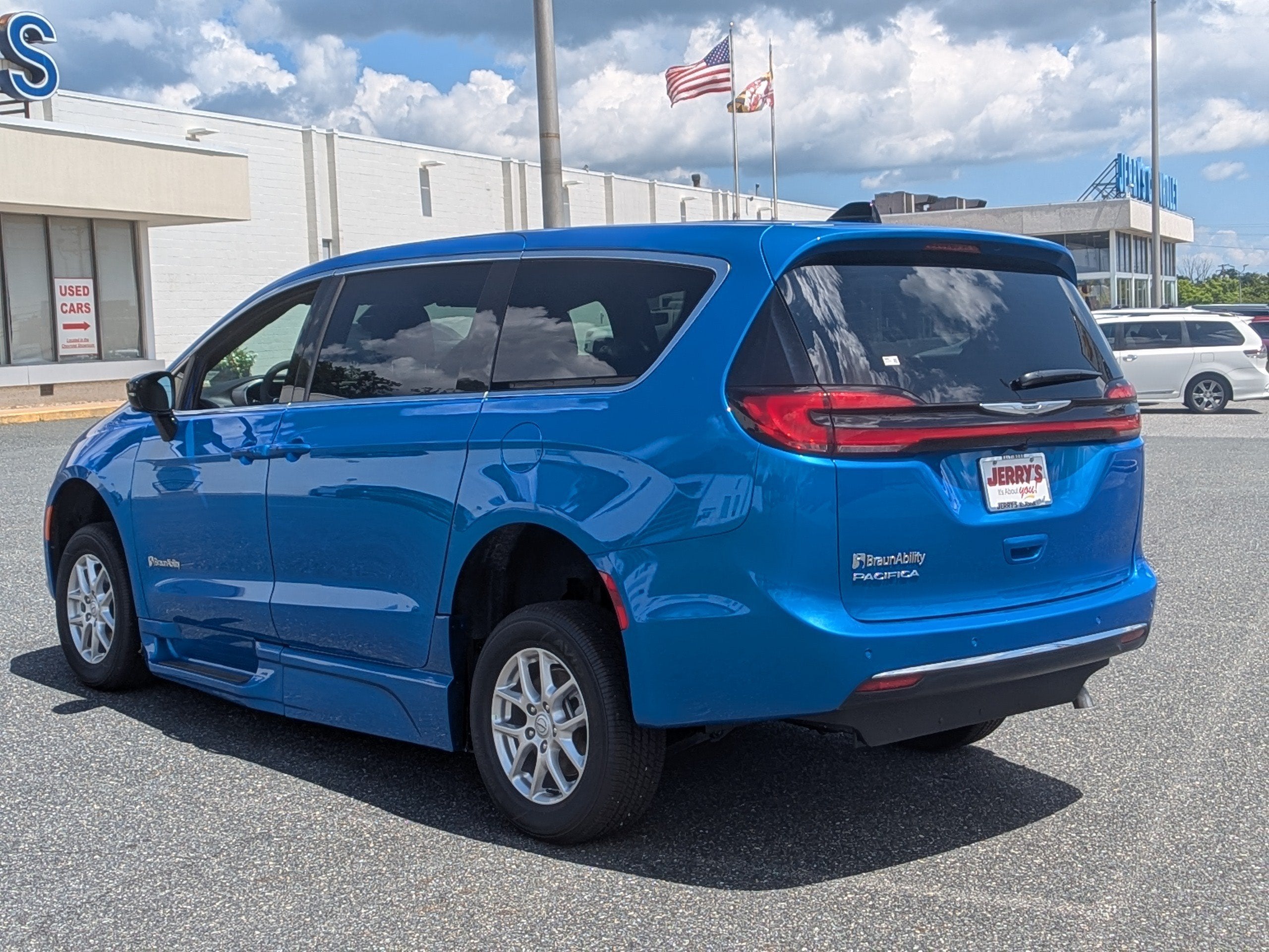 2026 Chrysler Pacifica Select