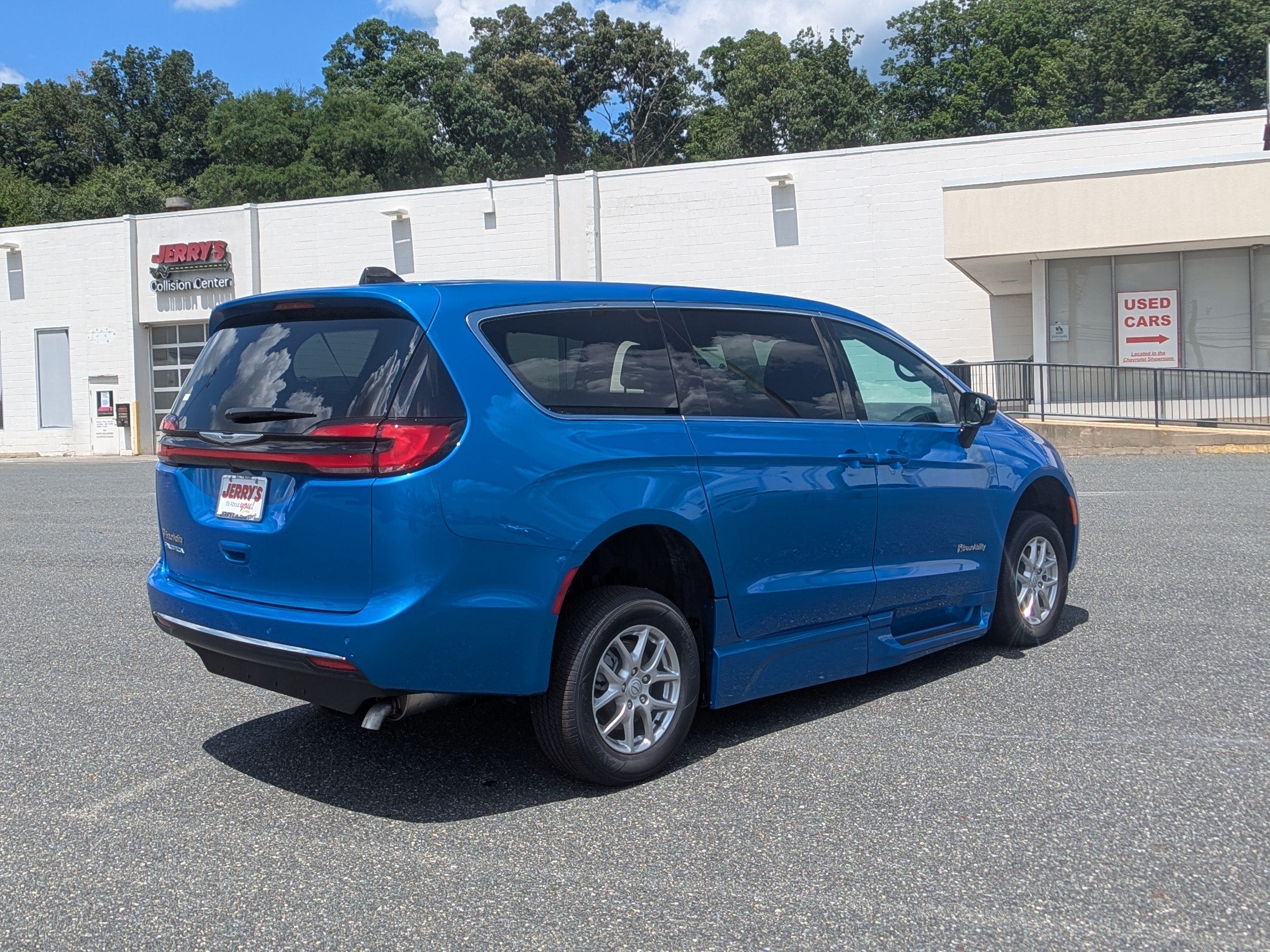 2026 Chrysler Pacifica Select