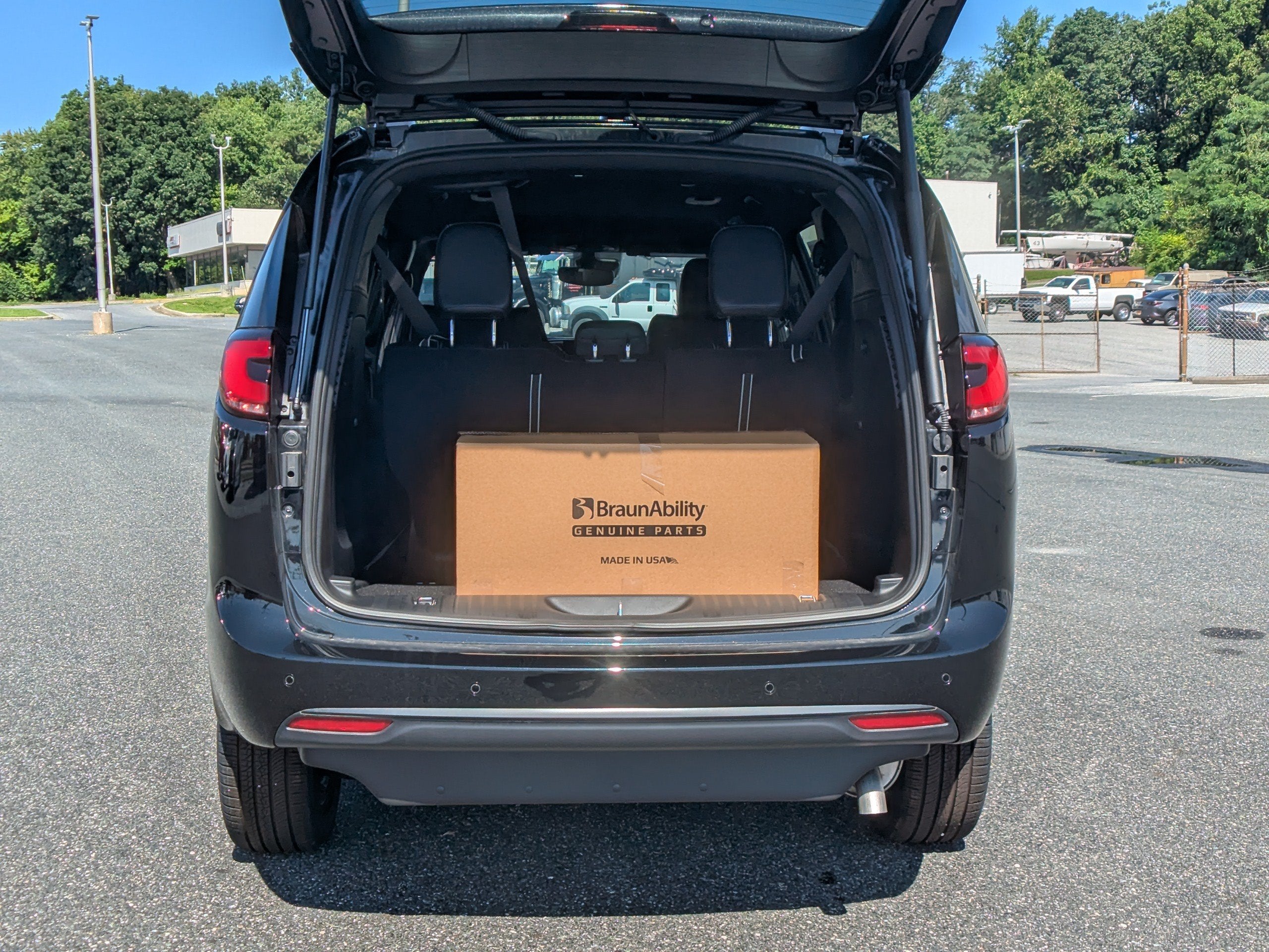 2026 Chrysler Pacifica Select