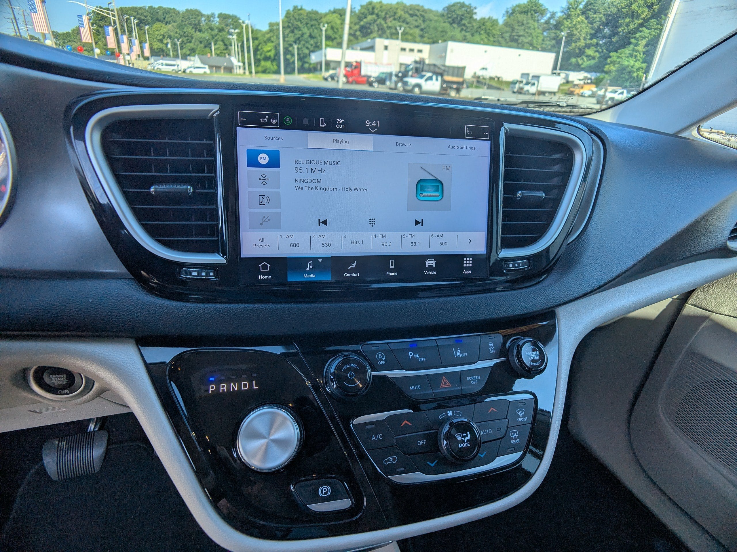 2024 Chrysler Pacifica Touring L