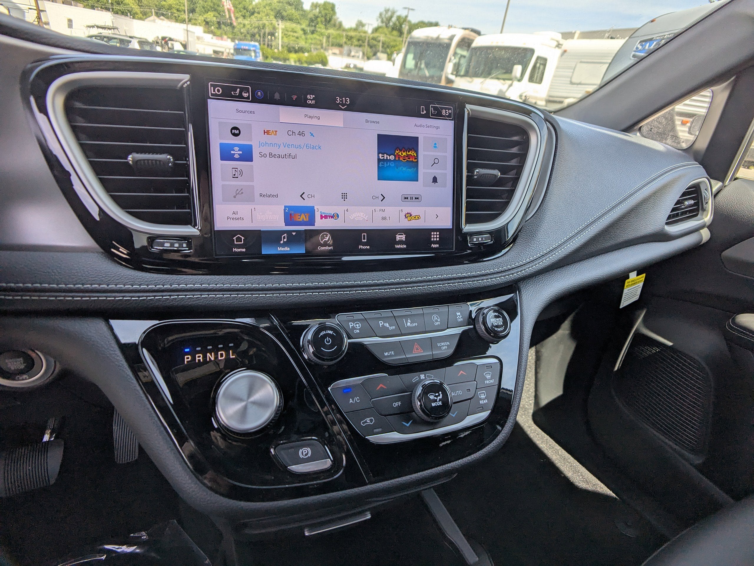 2025 Chrysler Pacifica Select