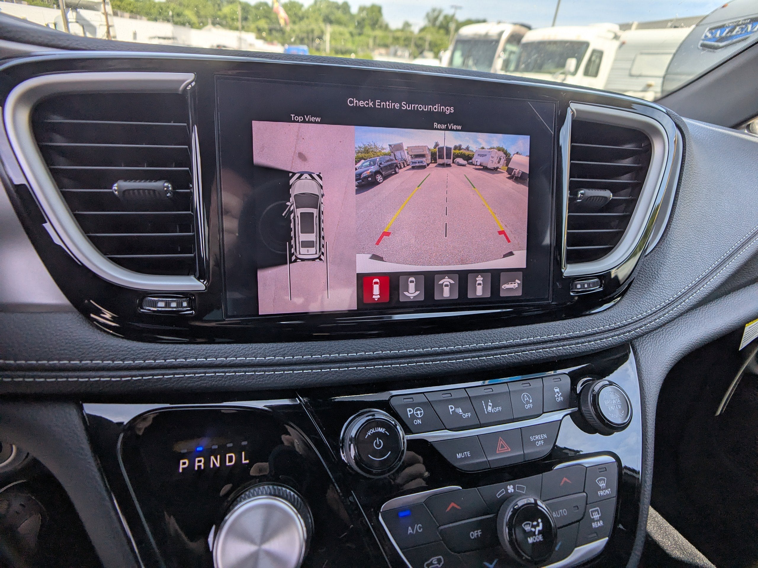 2025 Chrysler Pacifica Select