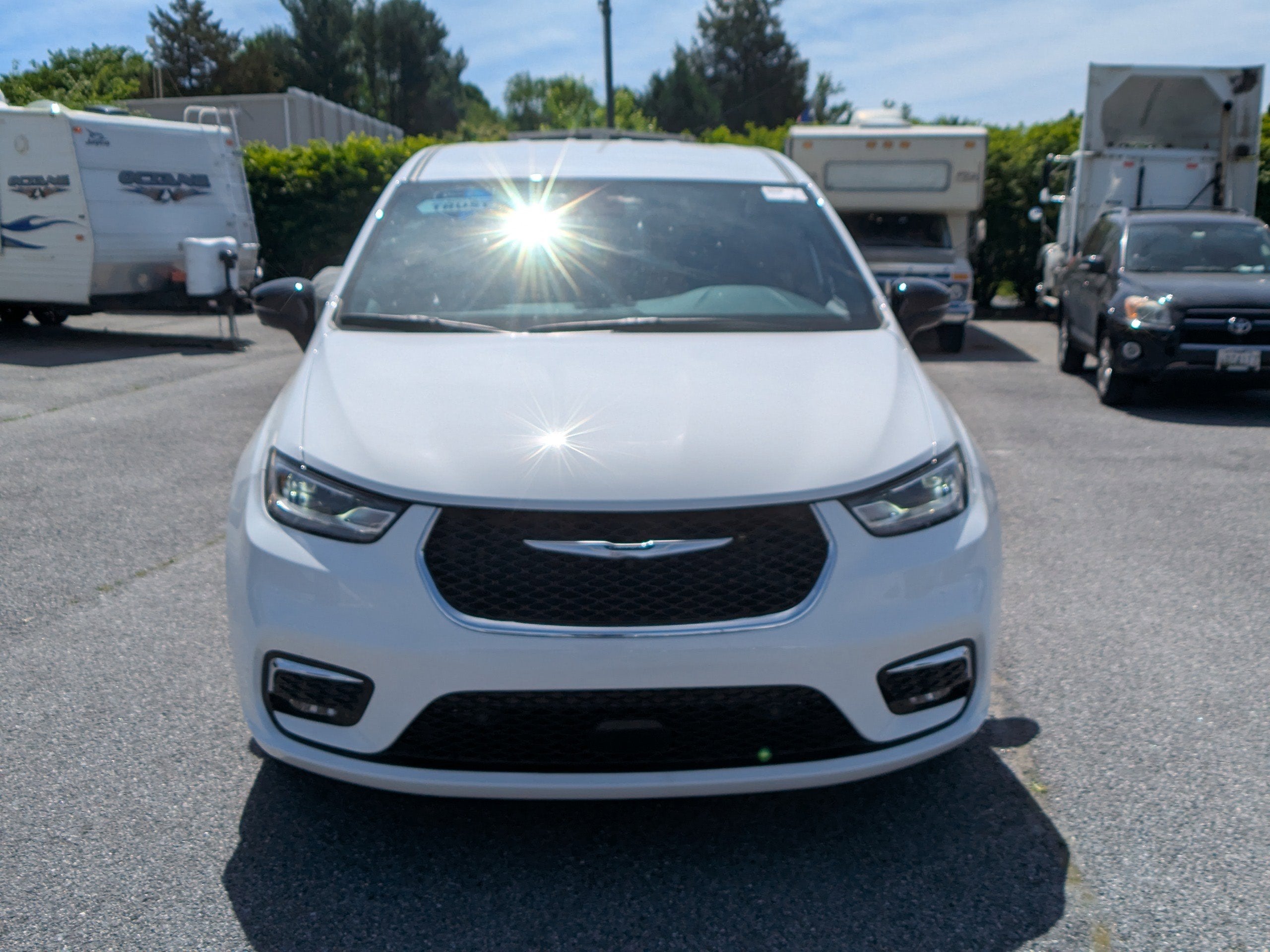 2025 Chrysler Pacifica Select