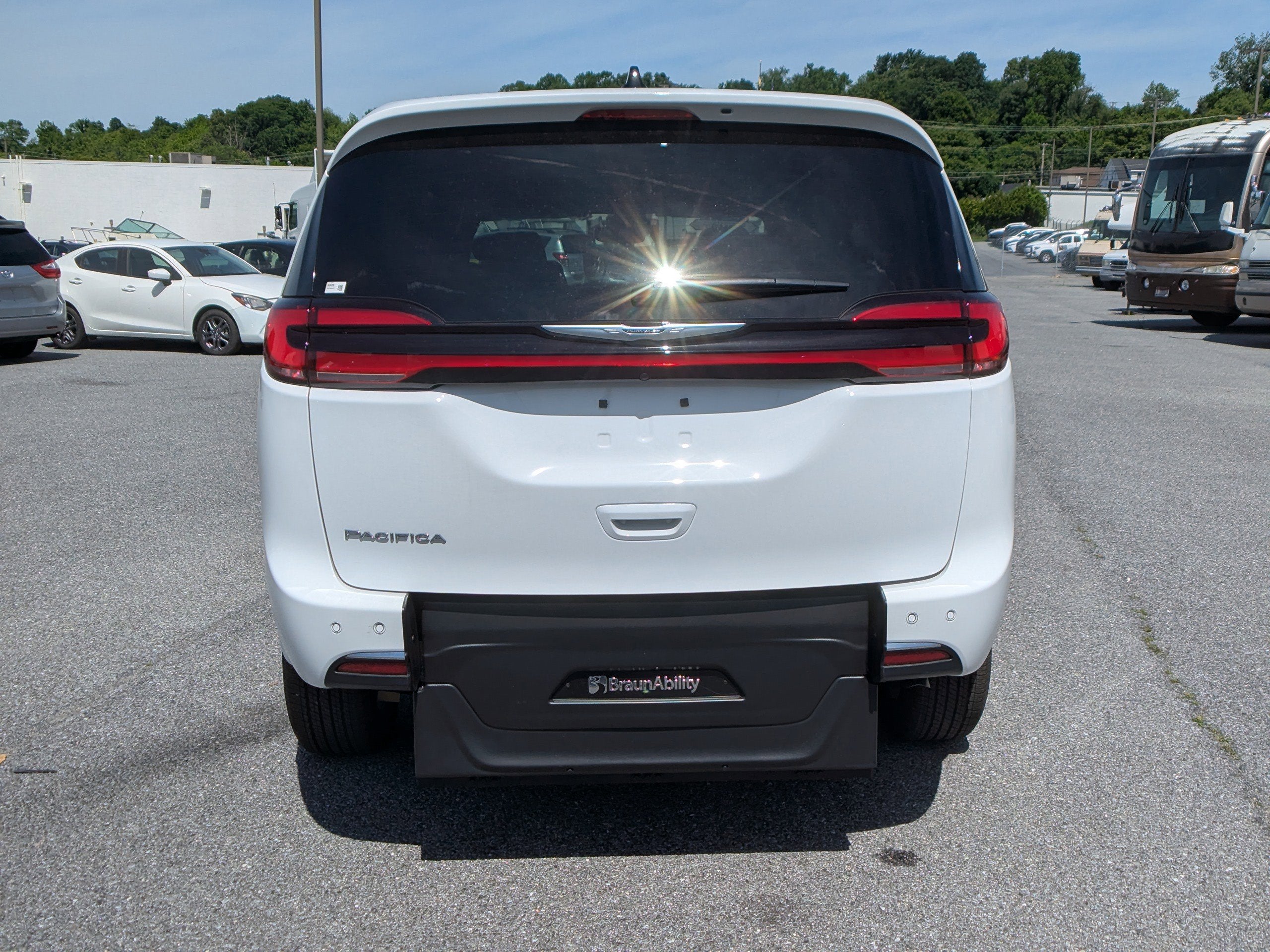 2025 Chrysler Pacifica Select