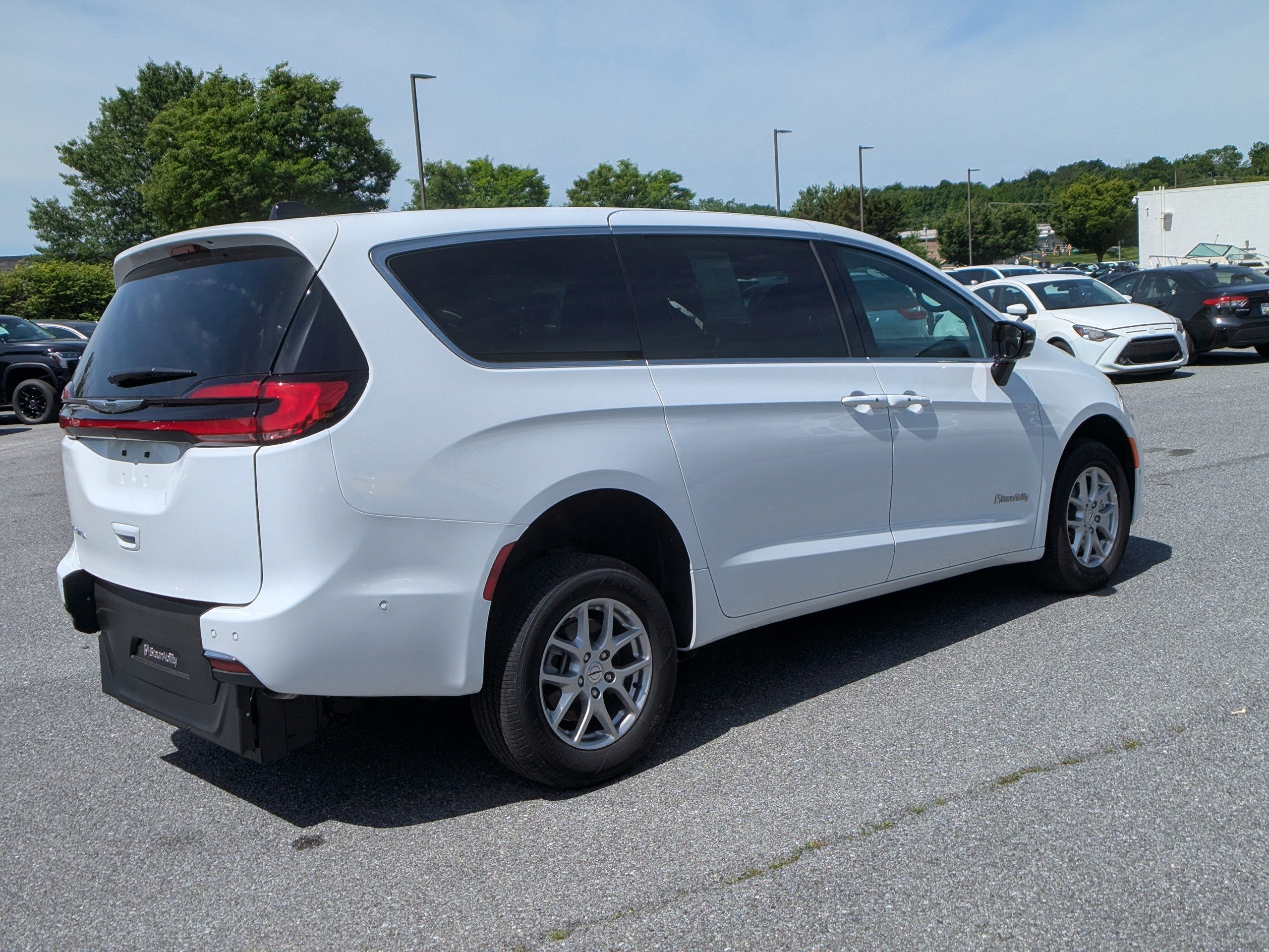 2025 Chrysler Pacifica Select