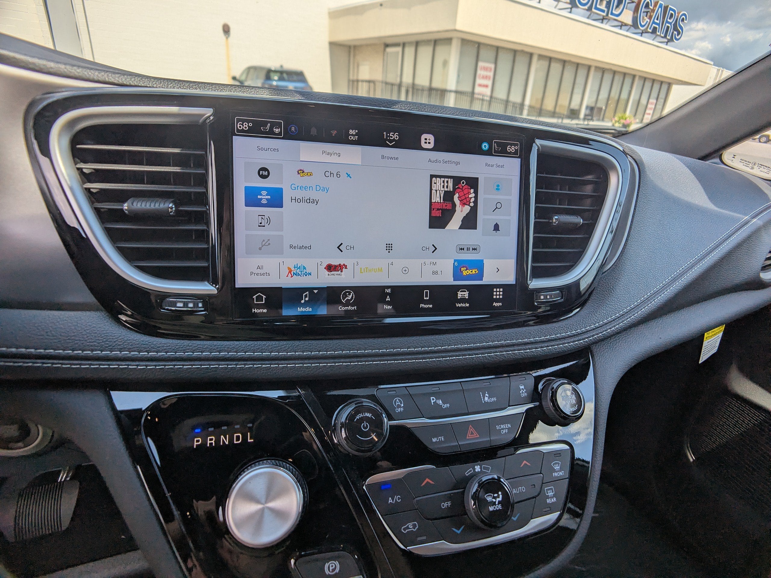 2026 Chrysler Pacifica Select