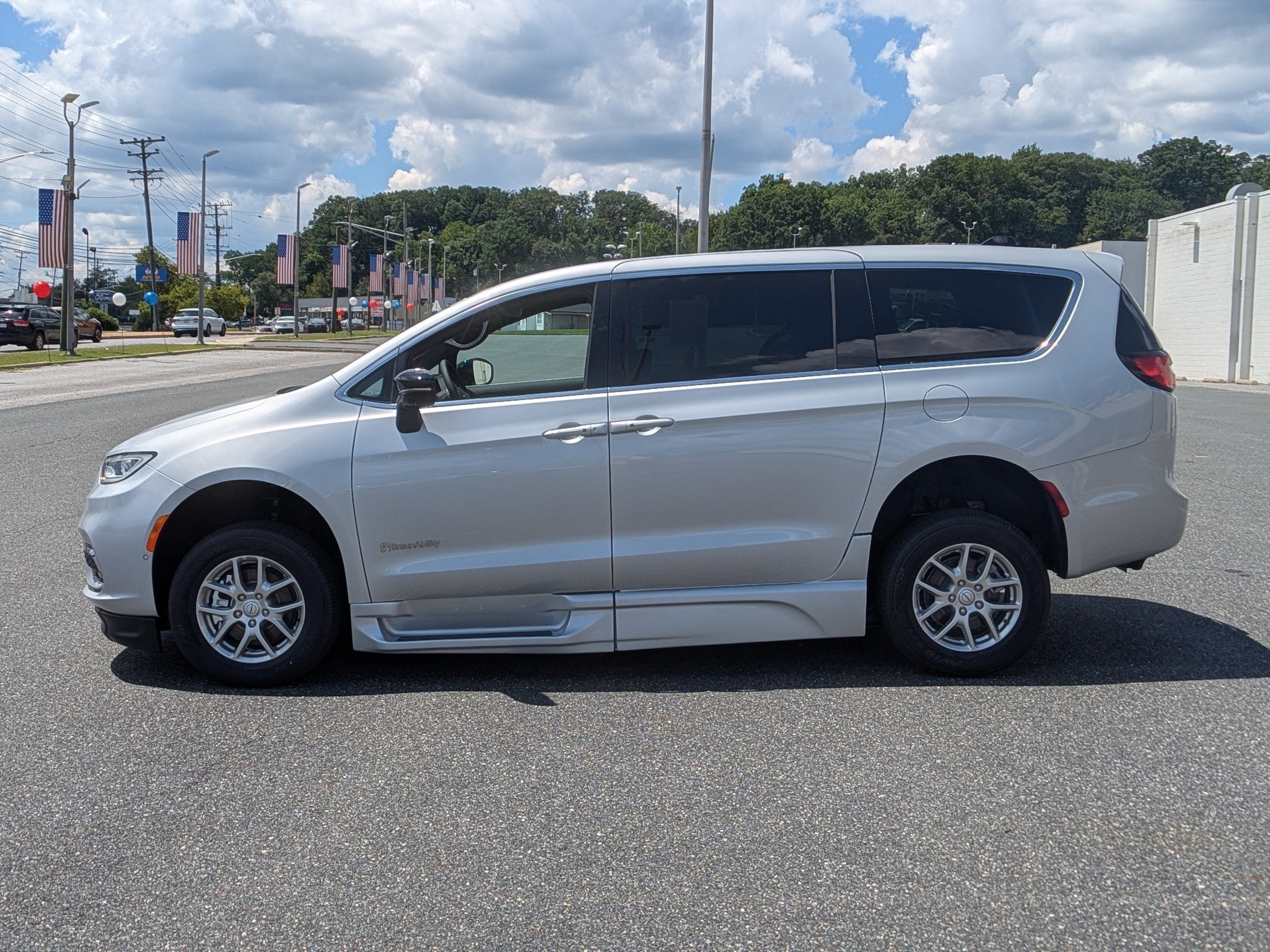 2026 Chrysler Pacifica Select
