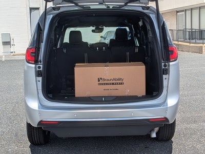 2026 Chrysler Pacifica Select