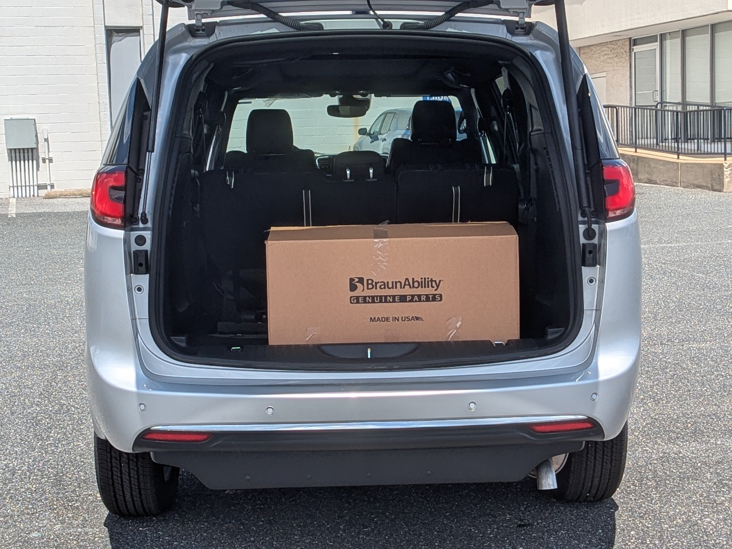 2026 Chrysler Pacifica Select