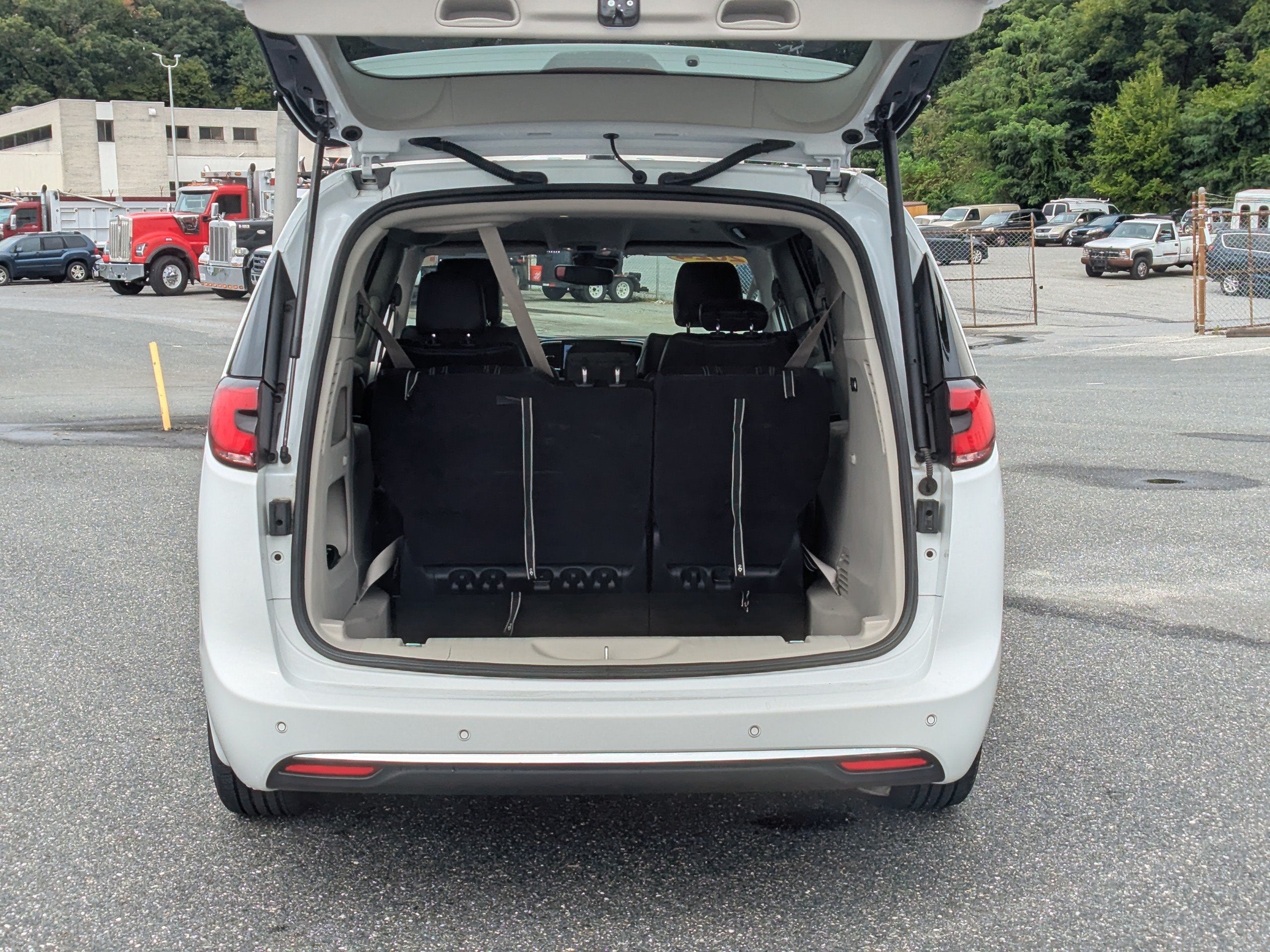 2024 Chrysler Pacifica Touring L