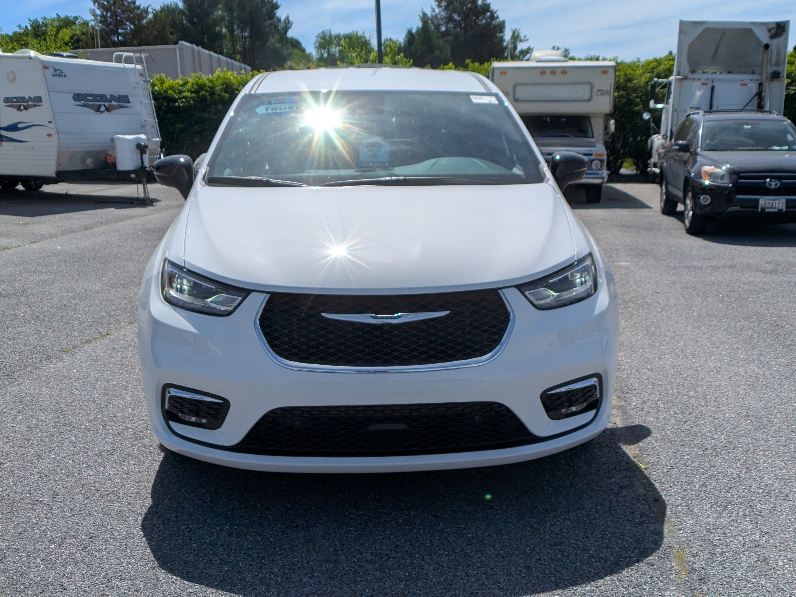 2025 Chrysler Pacifica Select