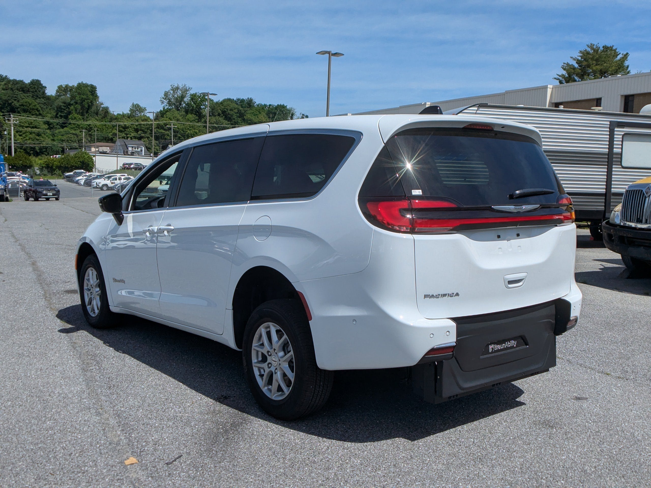 2025 Chrysler Pacifica Select