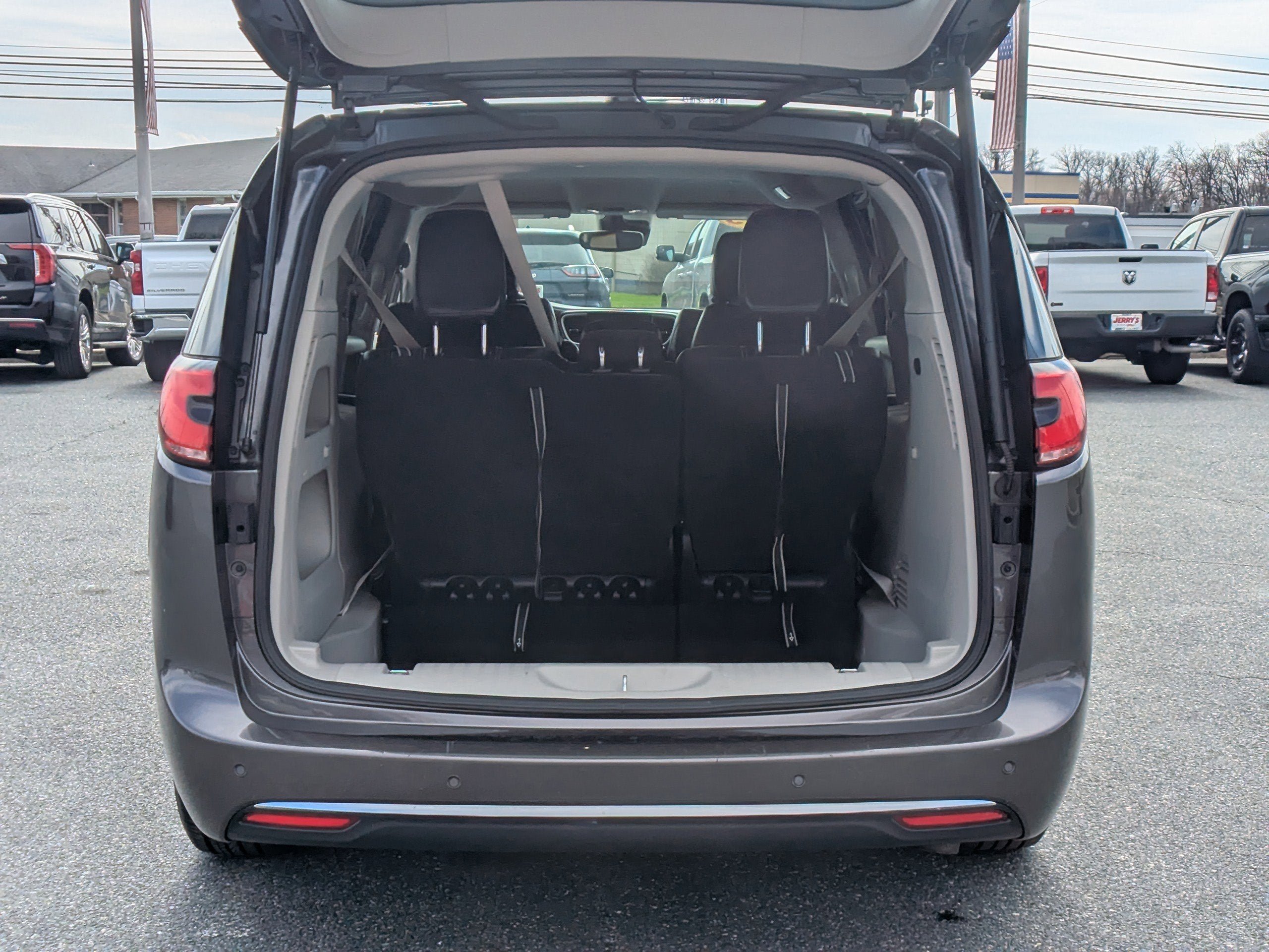 2023 Chrysler Pacifica Touring L