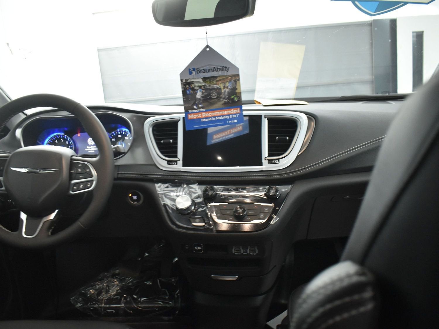 2025 Chrysler Pacifica Select