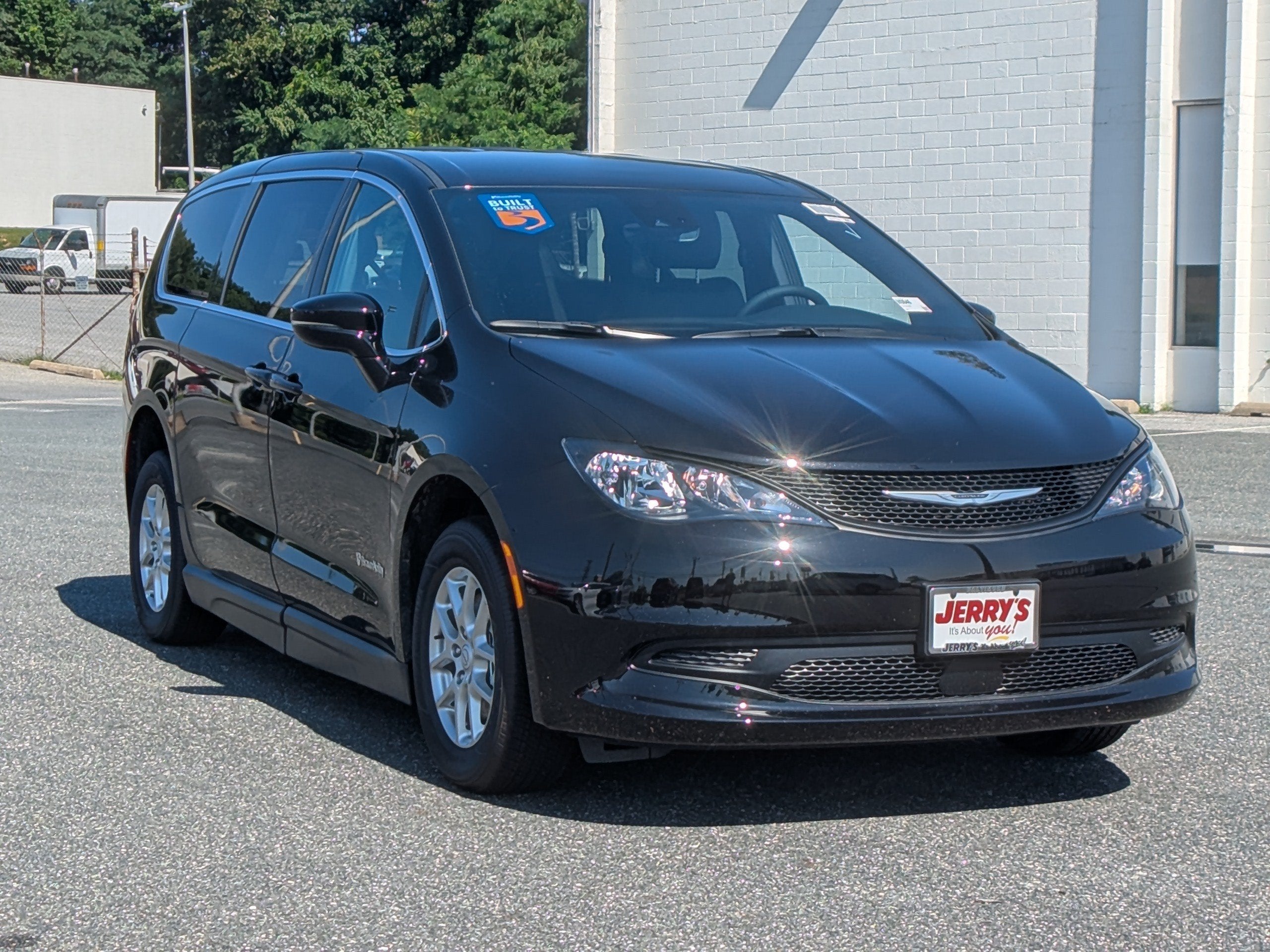 2026 Chrysler Voyager LX