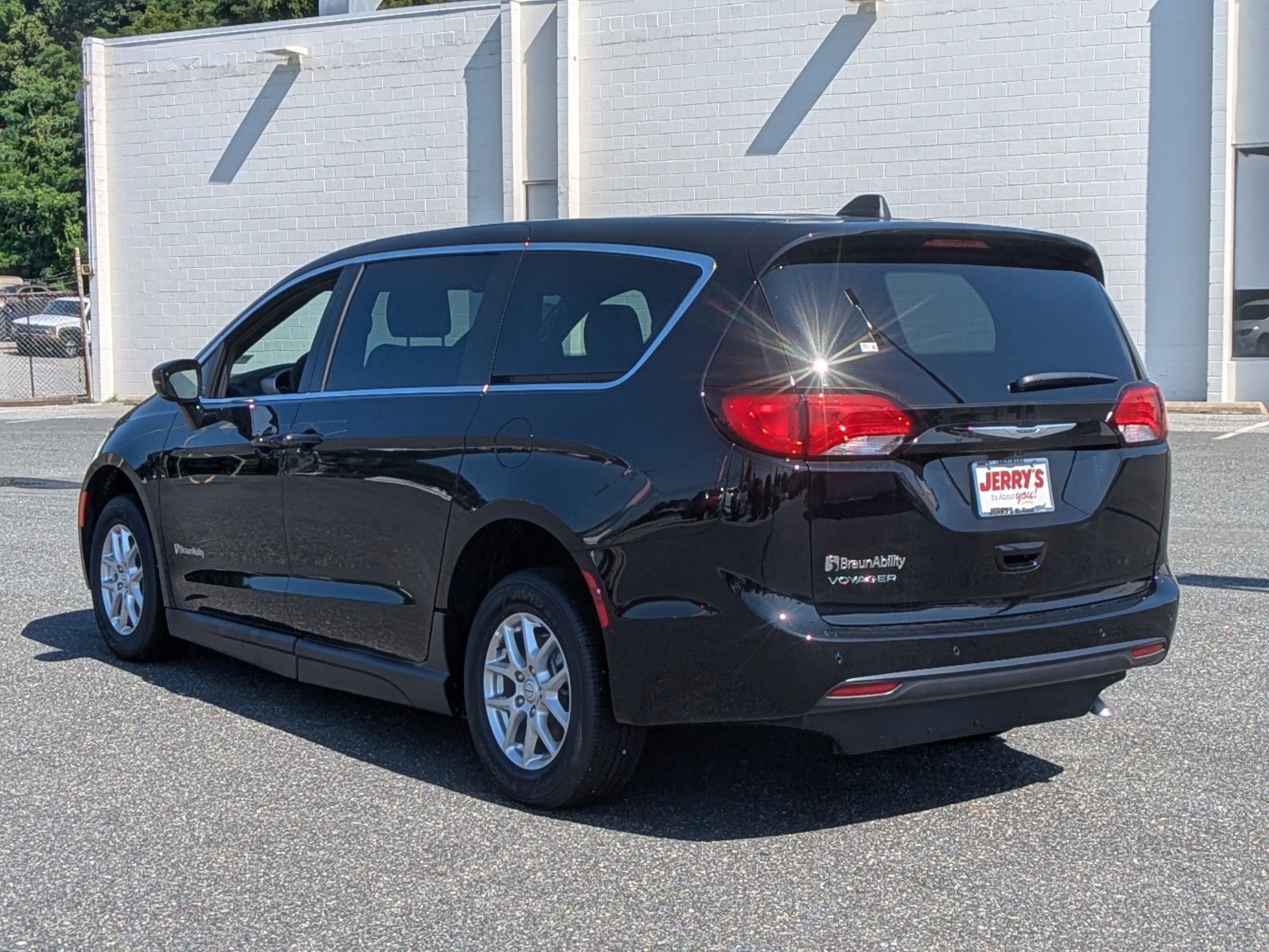 2026 Chrysler Voyager LX