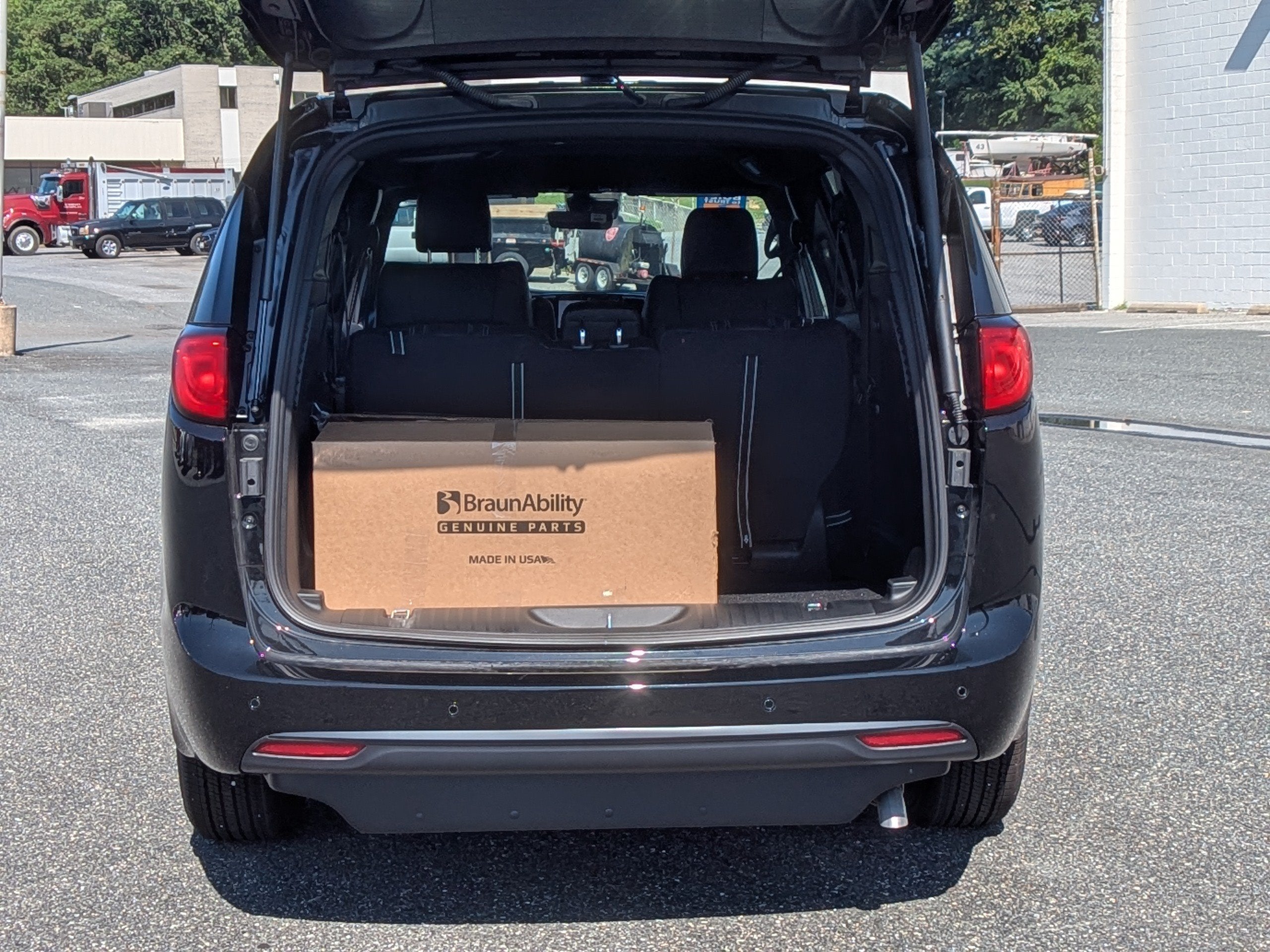 2026 Chrysler Voyager LX