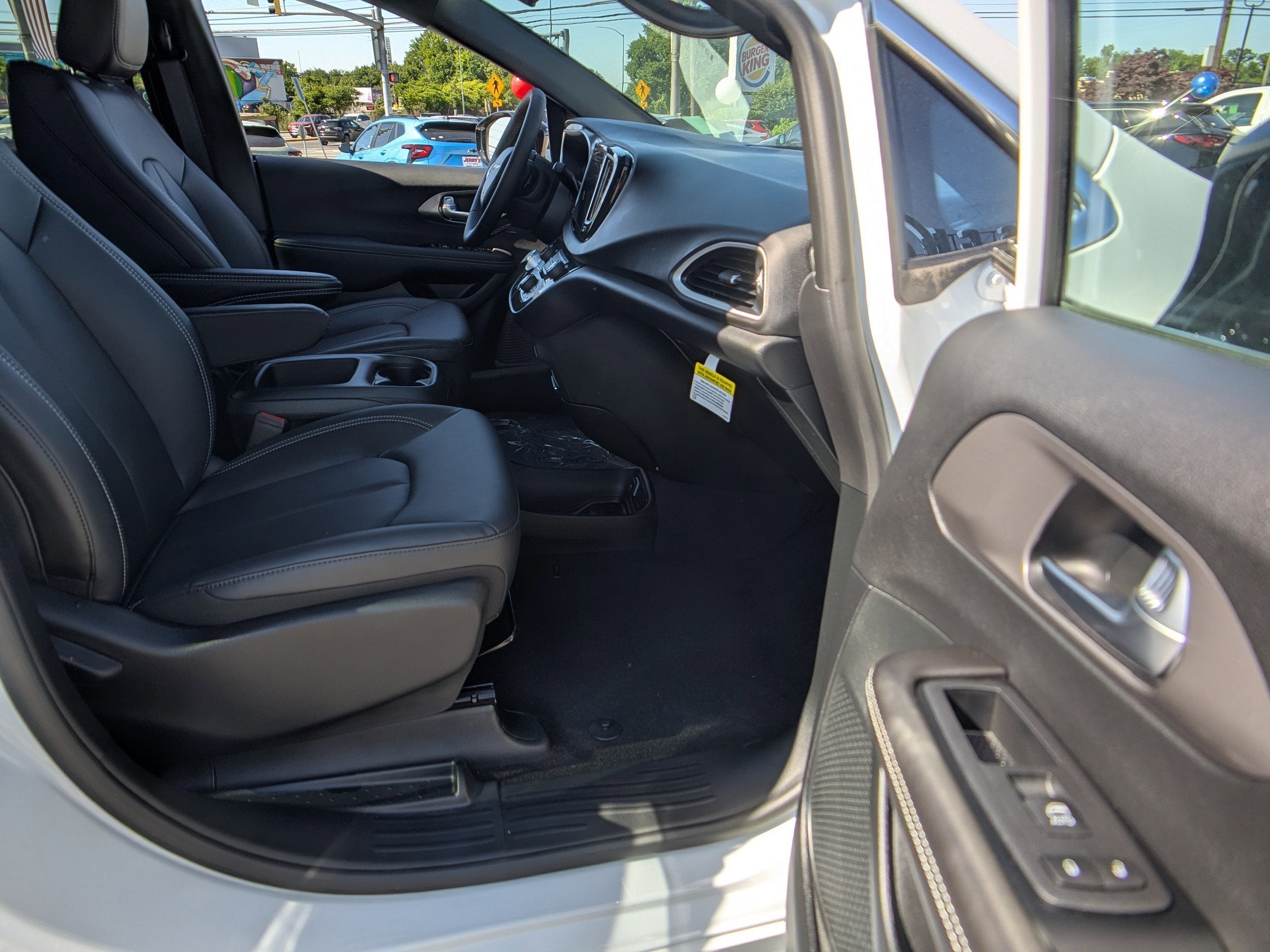 2026 Chrysler Voyager LX