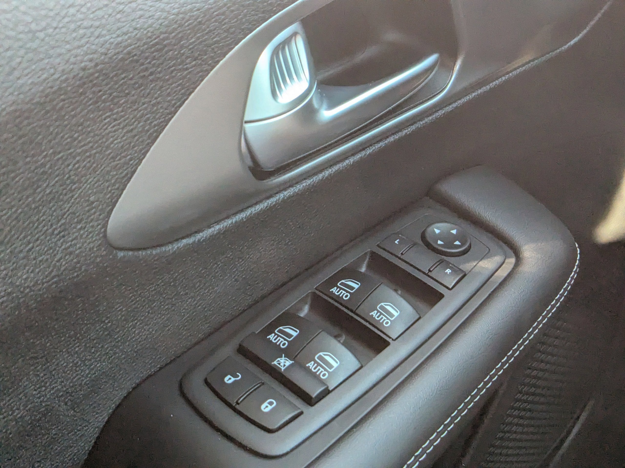2026 Chrysler Voyager LX