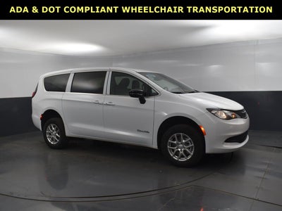 2025 Chrysler Voyager LX