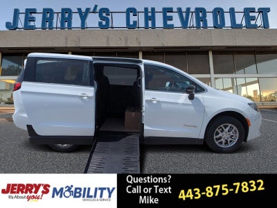 2025 Chrysler Voyager LX