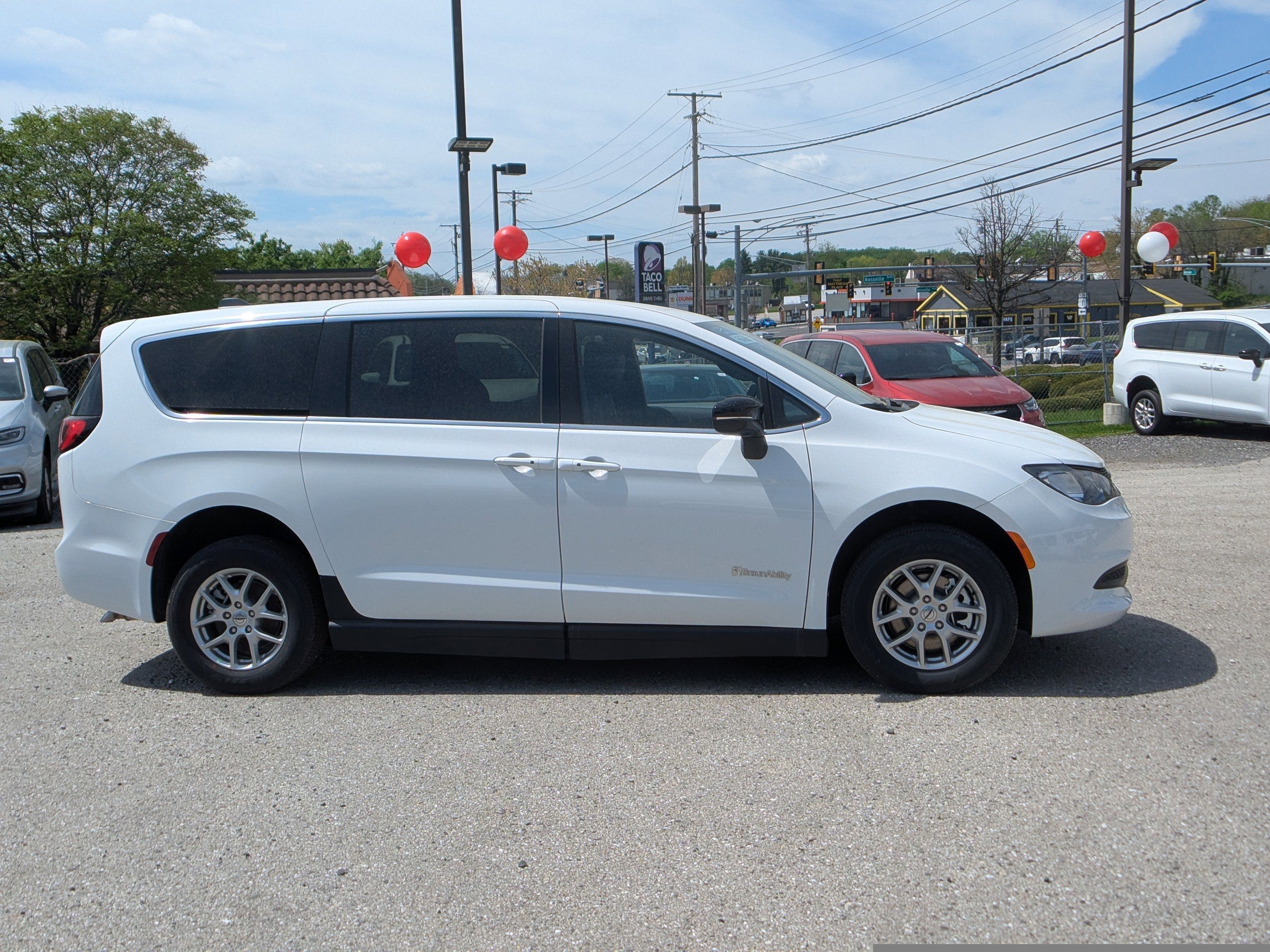 2025 Chrysler Voyager LX