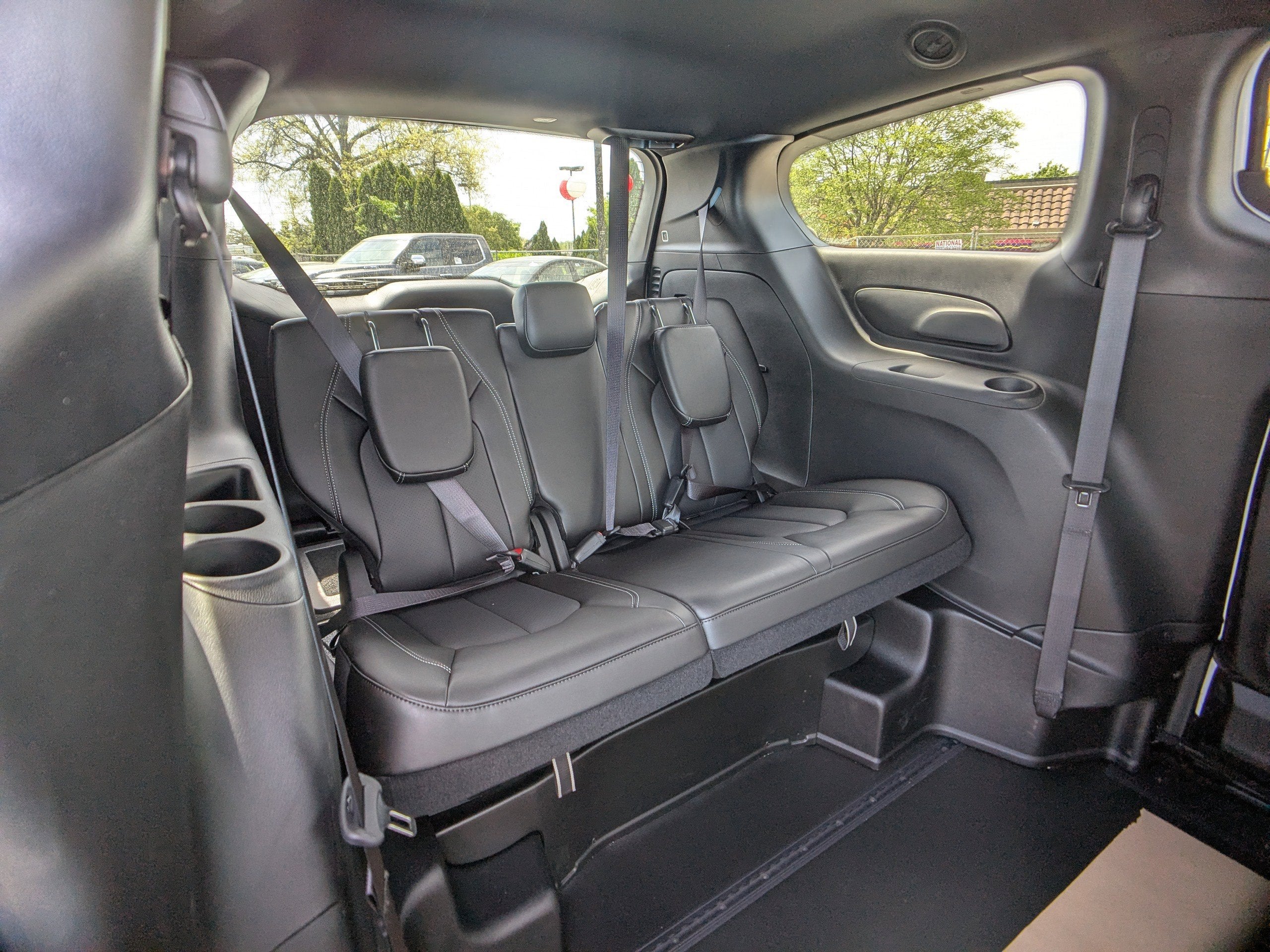 2025 Chrysler Voyager LX