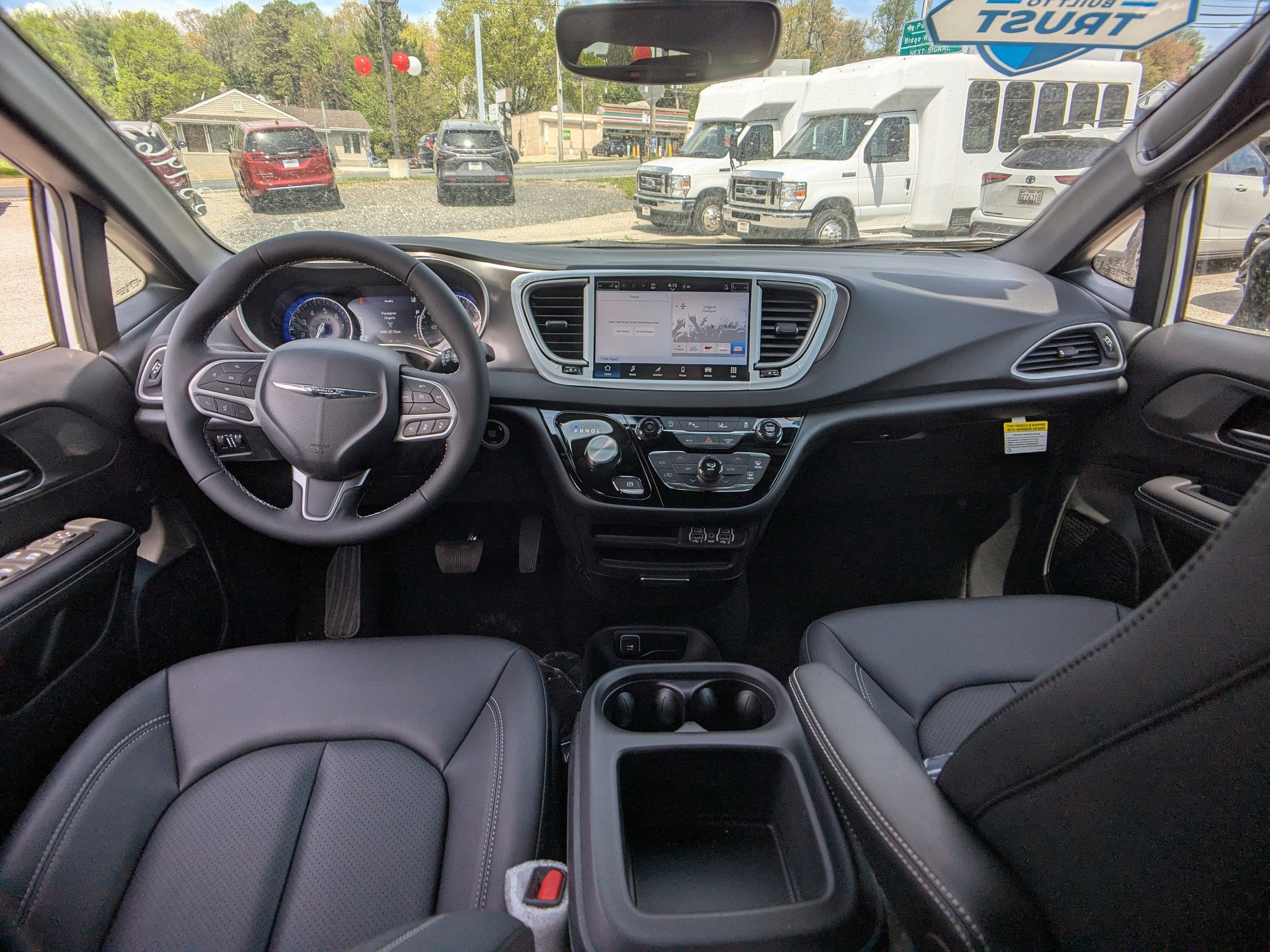 2025 Chrysler Voyager LX