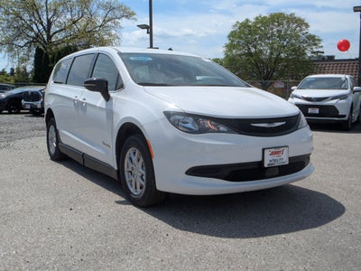 2025 Chrysler Voyager LX