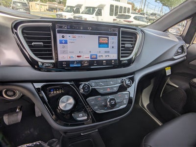 2025 Chrysler Voyager LX