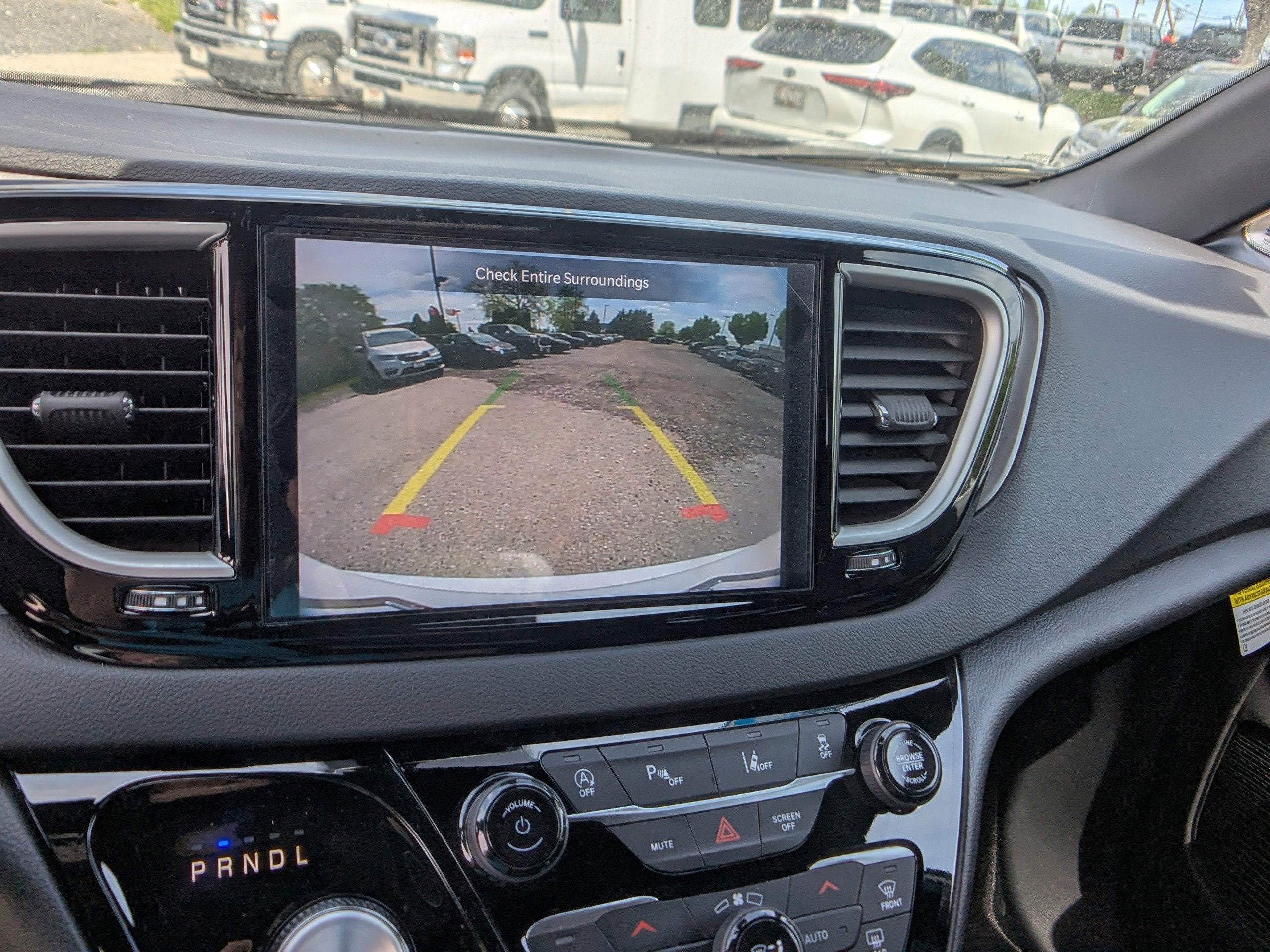 2025 Chrysler Voyager LX