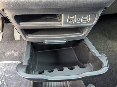 2025 Chrysler Voyager LX