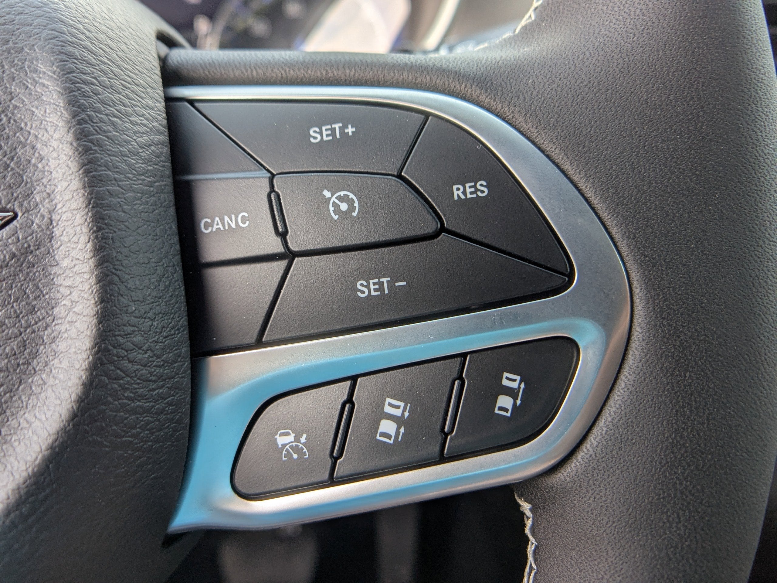 2025 Chrysler Voyager LX