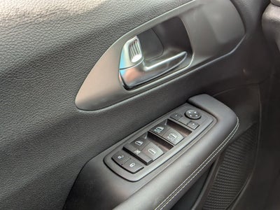 2025 Chrysler Voyager LX