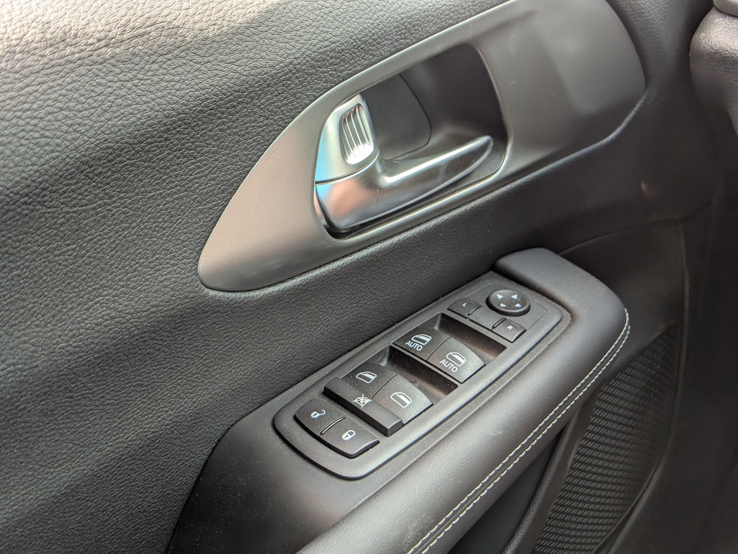 2025 Chrysler Voyager LX