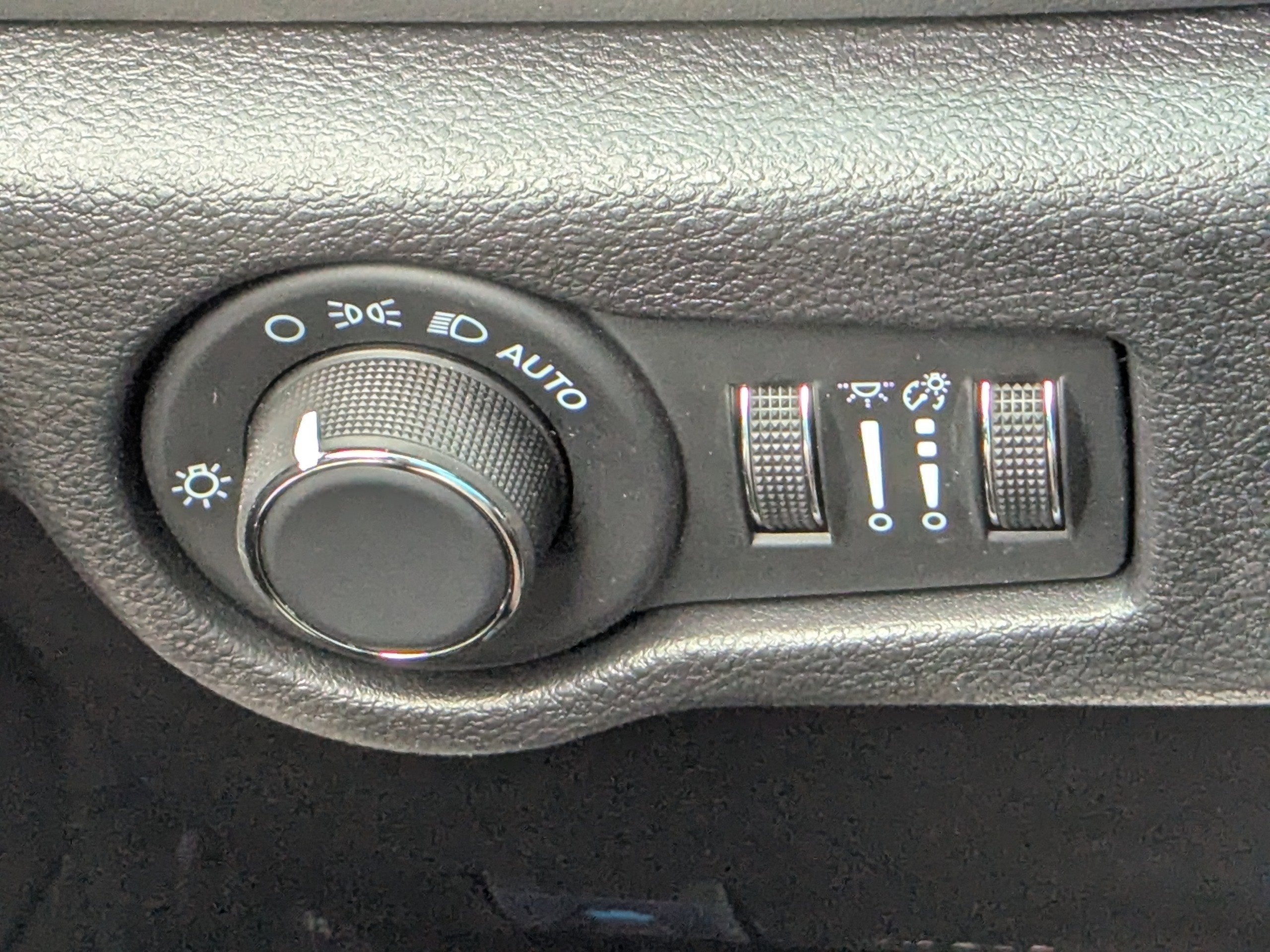 2025 Chrysler Voyager LX