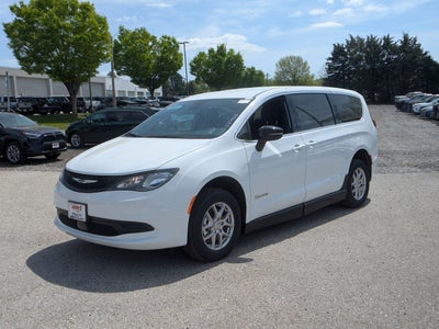 2025 Chrysler Voyager LX