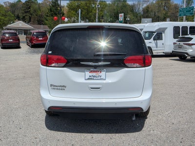 2025 Chrysler Voyager LX